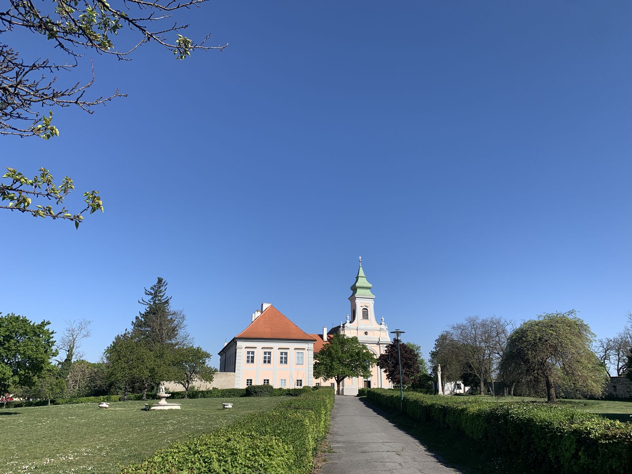 Mönchhof Kirche 