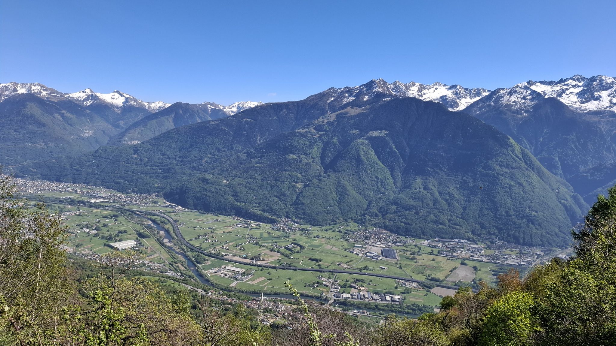 Alpe La Piazza, vista su Morbegno e le Orobie Valtellinesi.