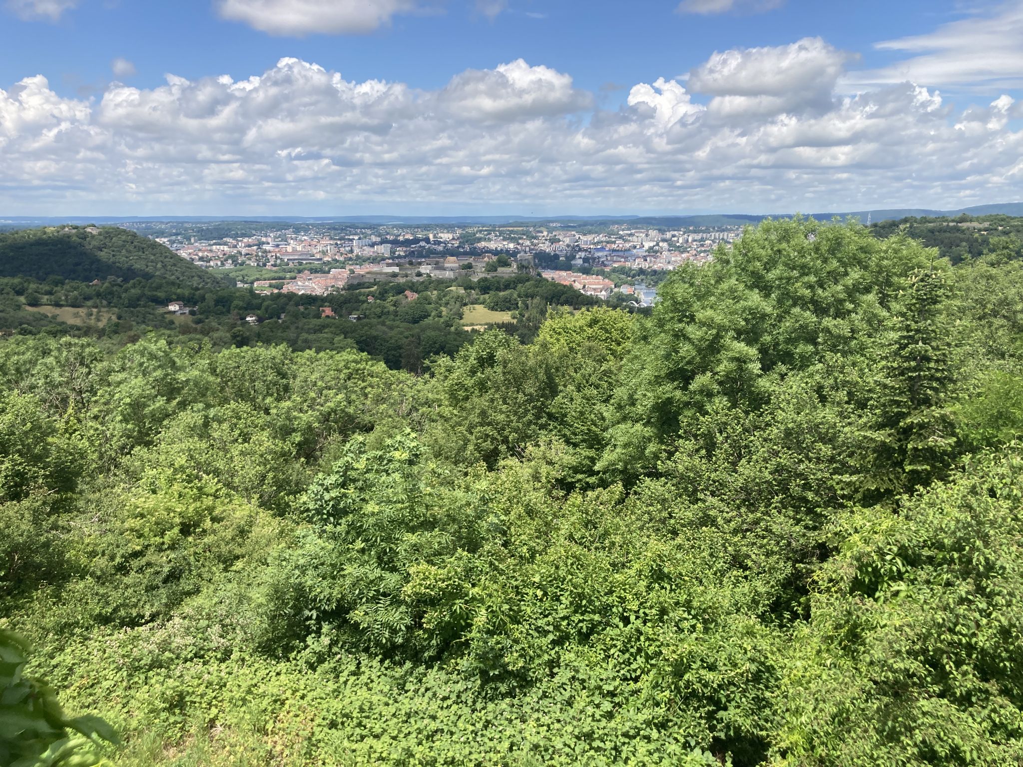 Vue de la citadelle de Besançon depuis la montée de la Chapelle-Des-Buis