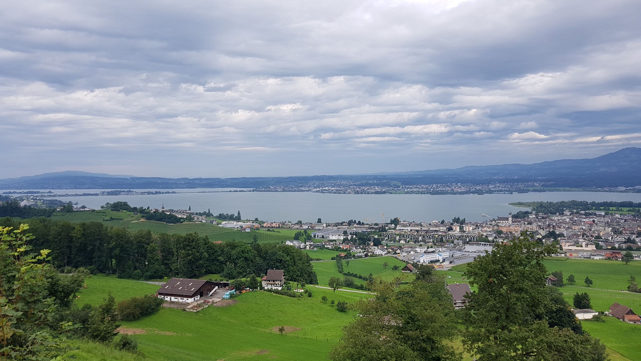Schleipfen, Vorderberg,...schnell unten in Lachen.
