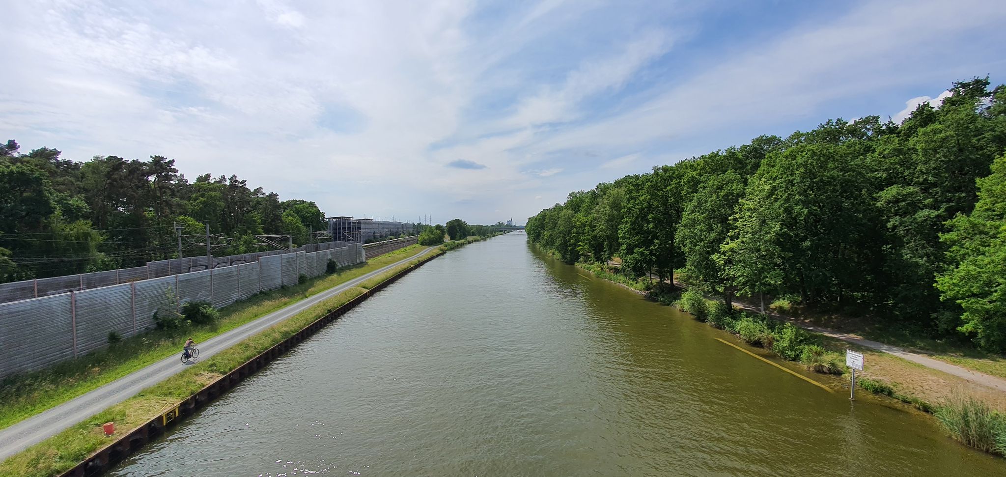 Blick rechts zum Mittellankanal