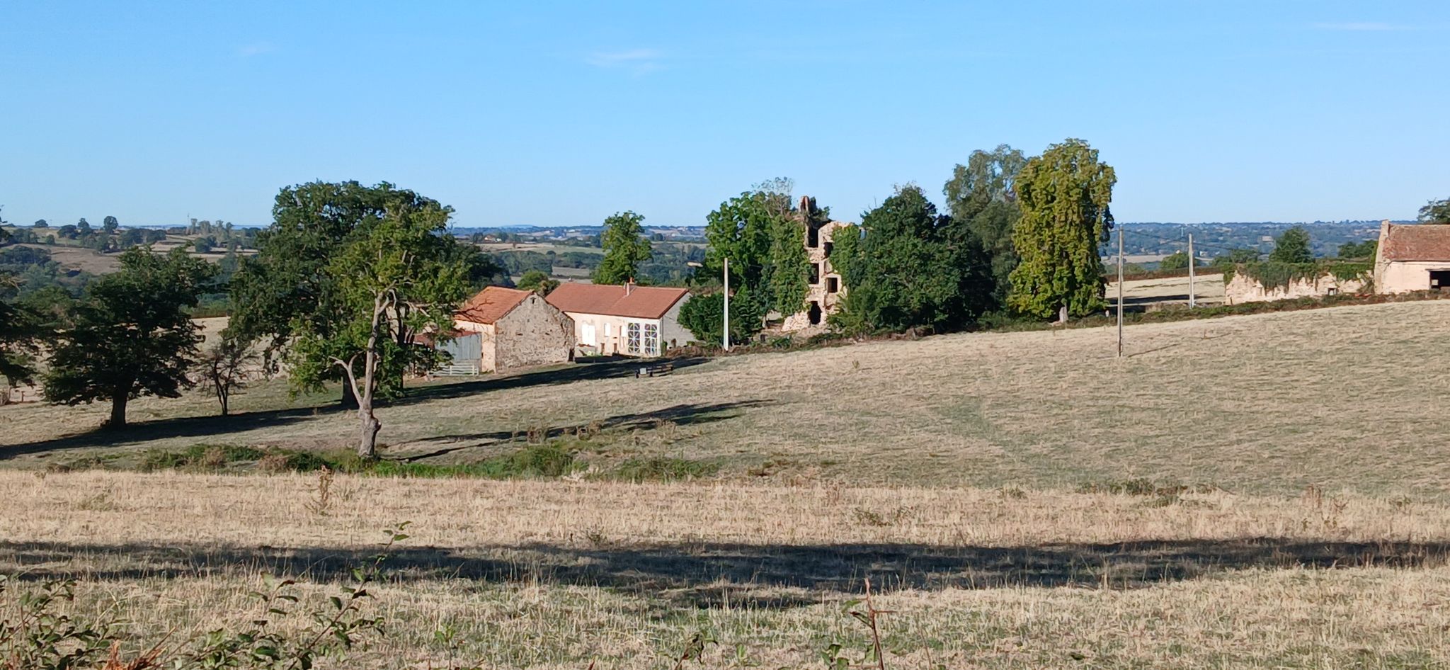 ruine du chateau de la Mallerée à Saint Genest (12° siècle)