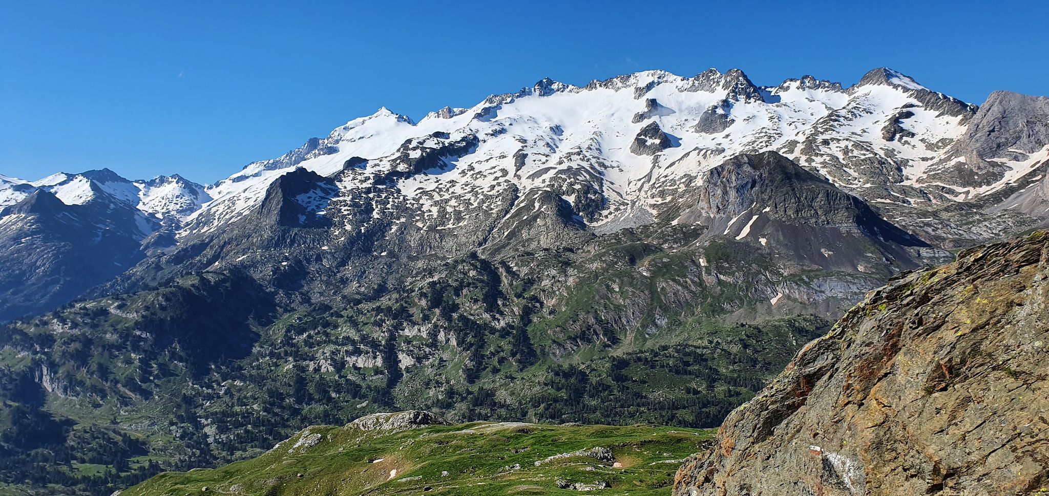 Massif de la Maladeta (et Aneto) vus du Port de Venasque