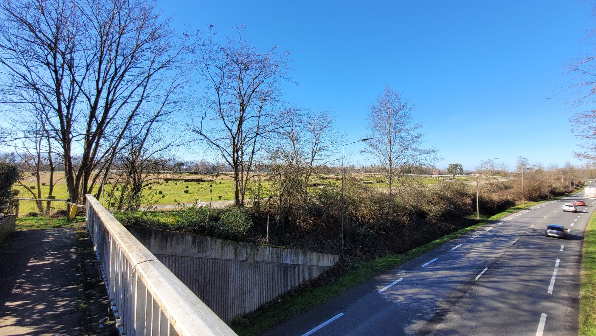 On passe sur la rocade de Pau avant d'arriver sur l'hippodrome.