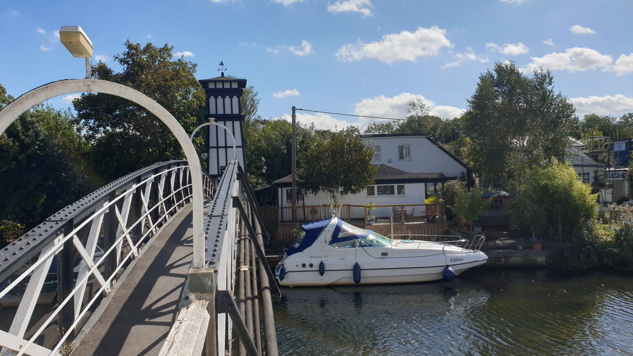 River Thames Liwer Sunbury 