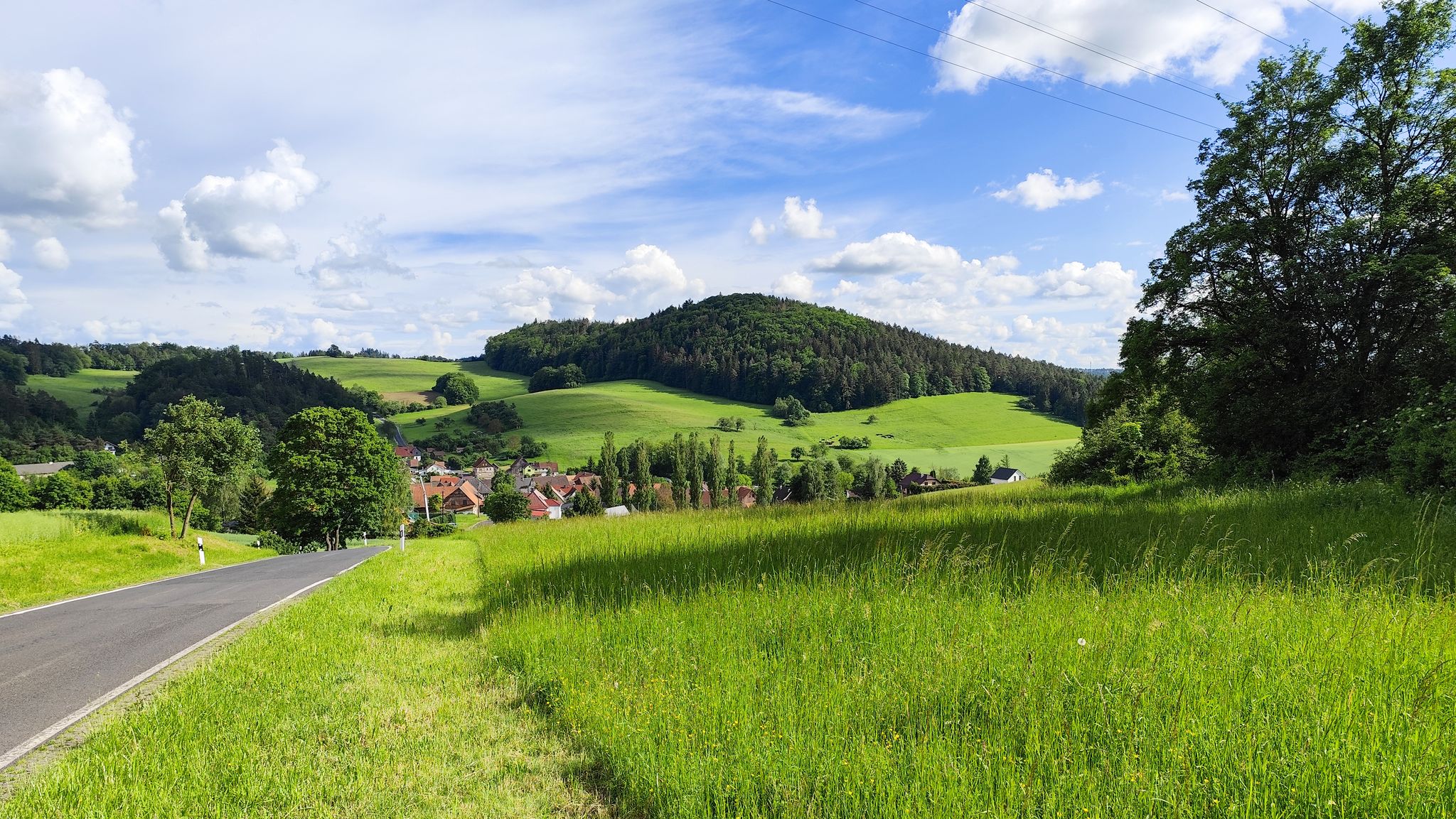 Blick auf Bischoffrod und den Kleinen Thüringer Wald