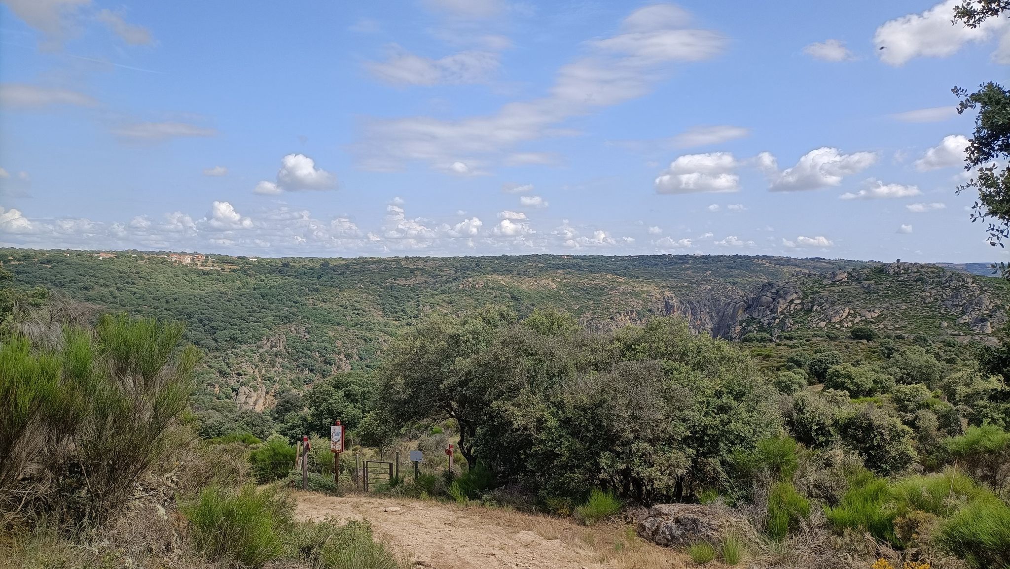 Portera Torregamones-Villardiegua. Vista de las arribes y Portugal.