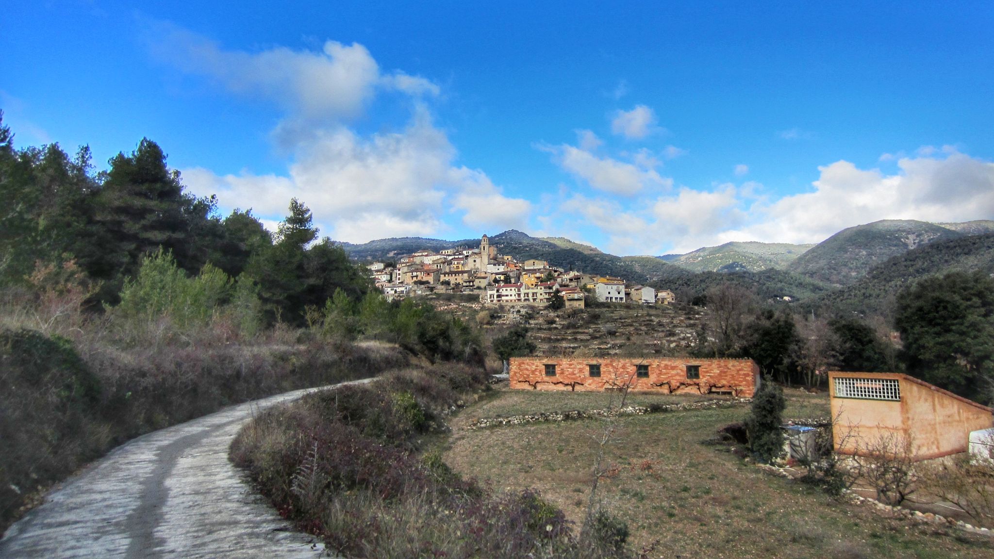Capafonts des del camí de la Llúdriga