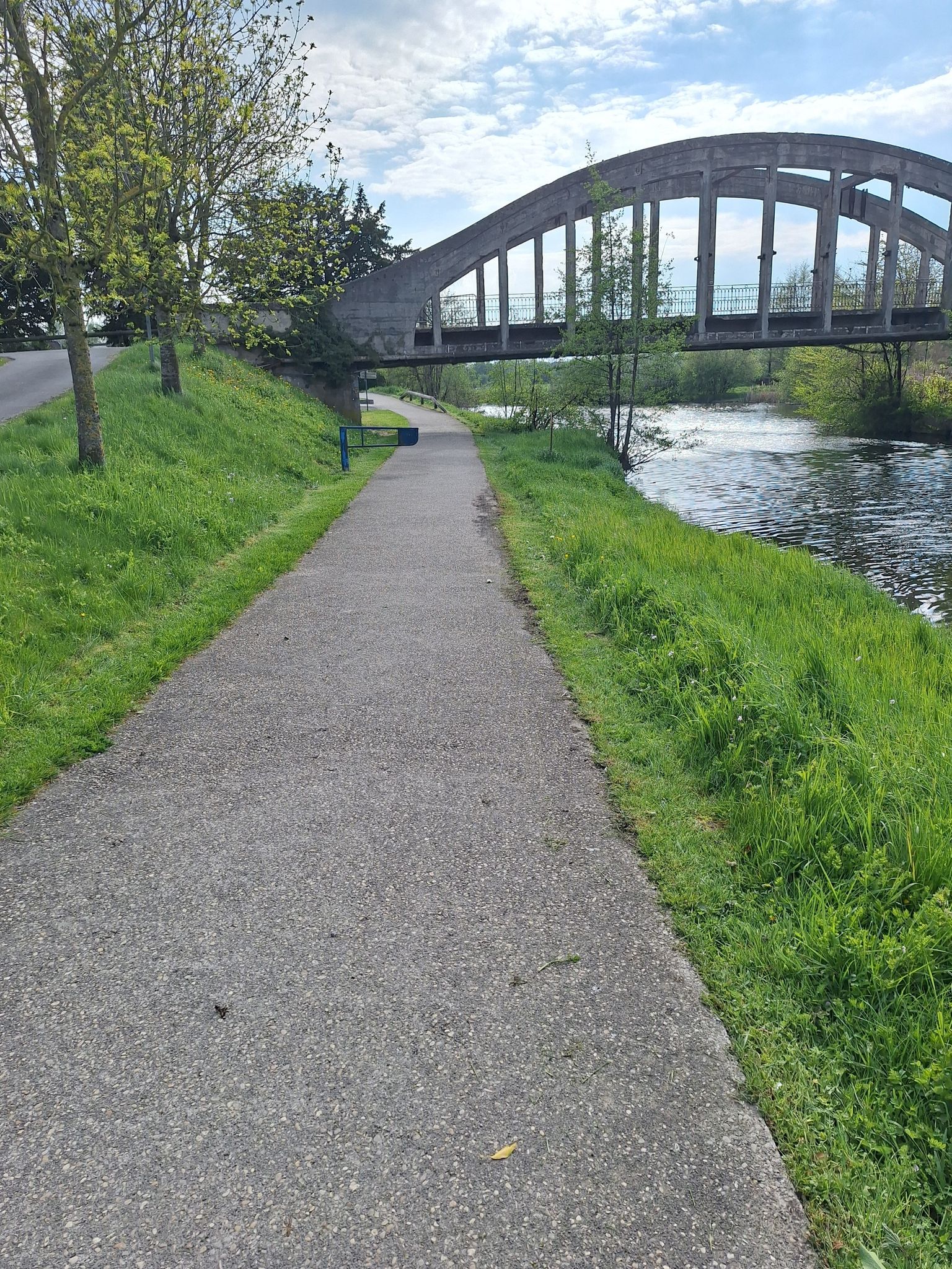 Chemin de Hallage naast de Samber te Aulnoye Aymeries