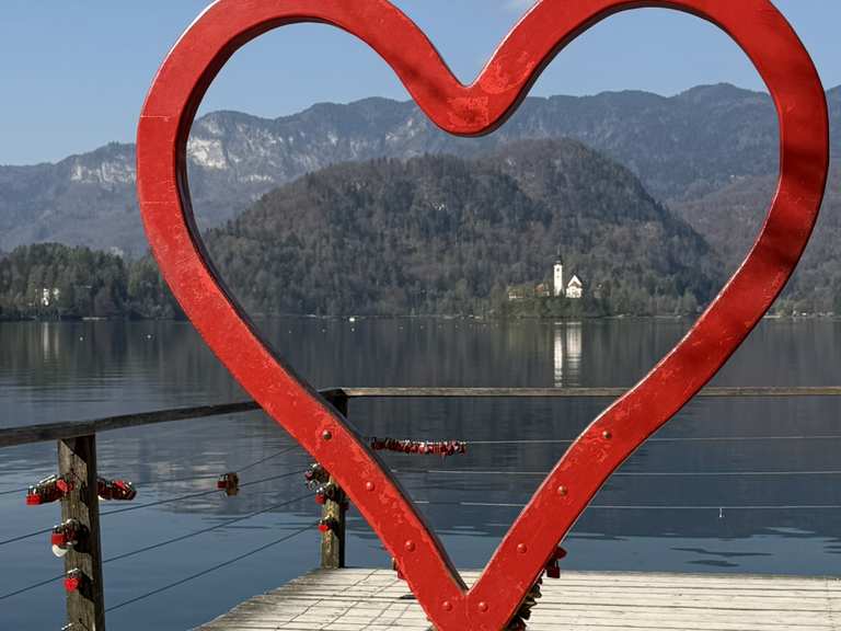 Bled - up & down 🥾🌞 | Wanderung | Komoot
