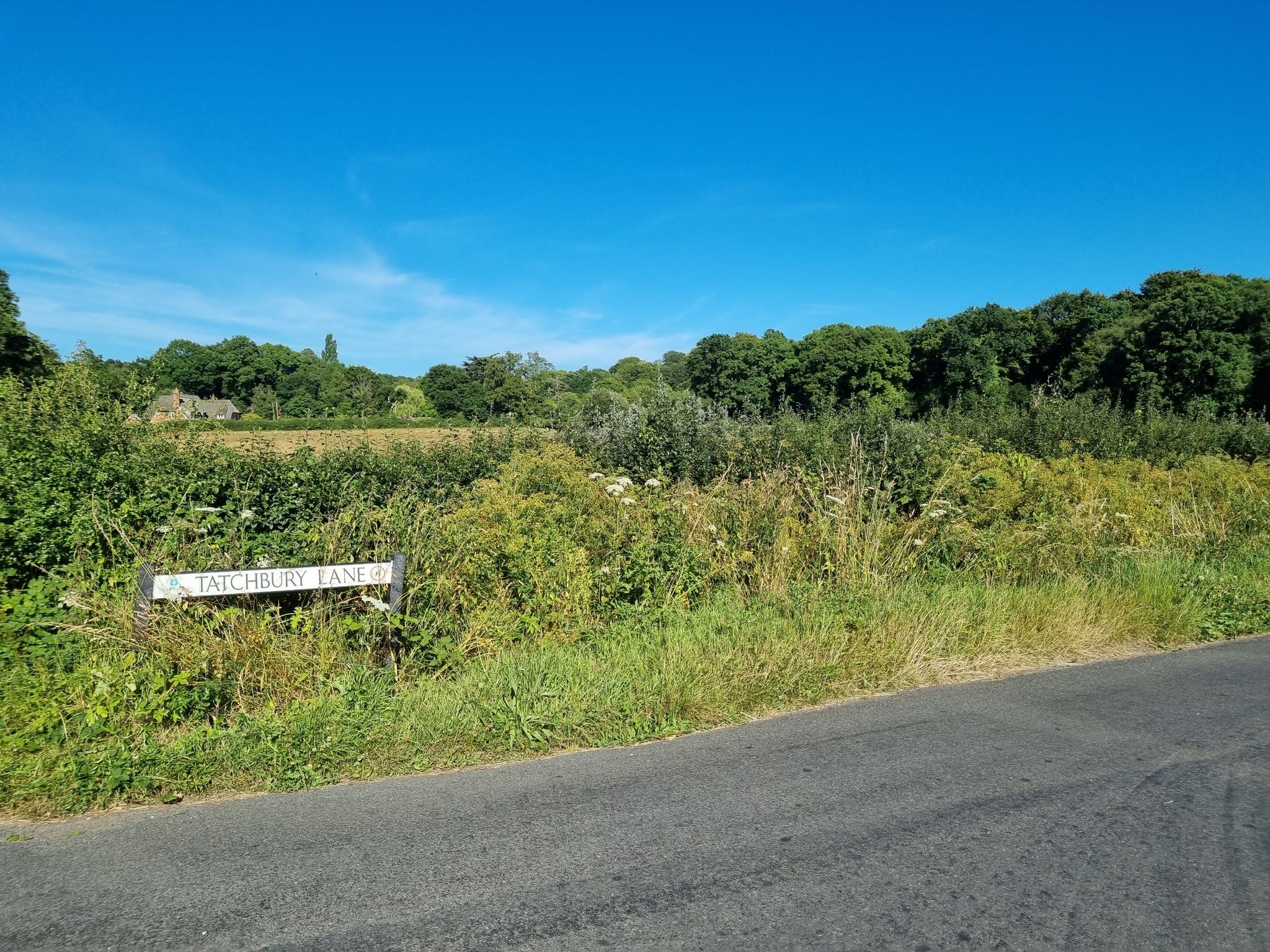 Rechts in Tatchbury Lane