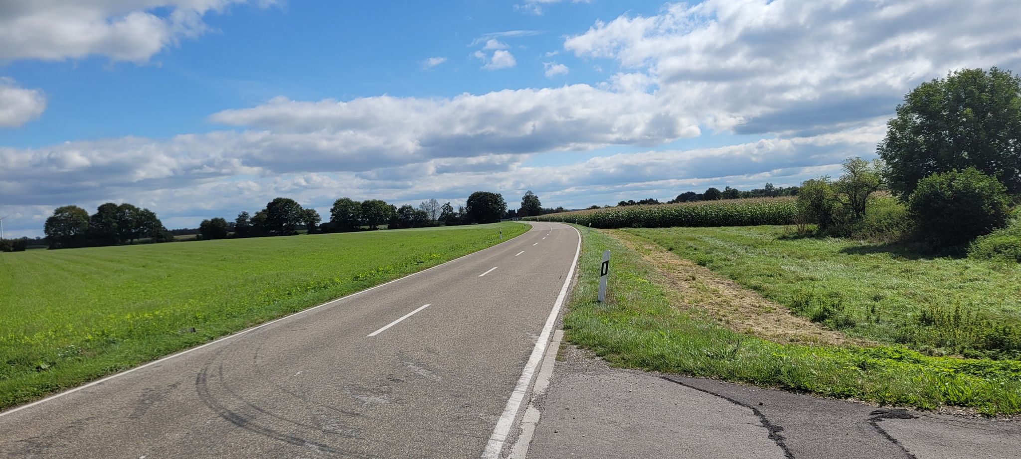 wenig befahrene Landstraße