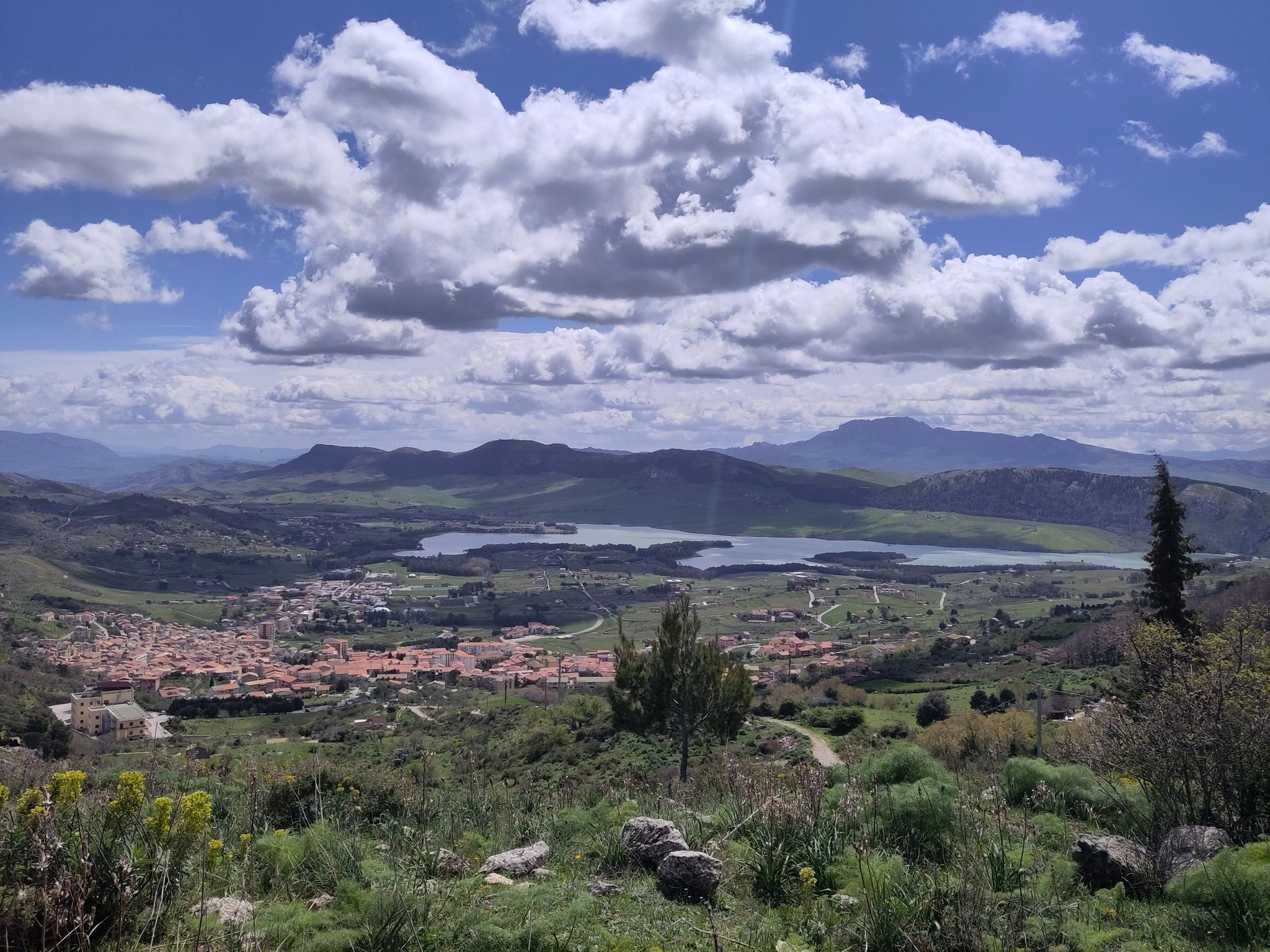 Piana degli Albanese mit Rocce Busambra