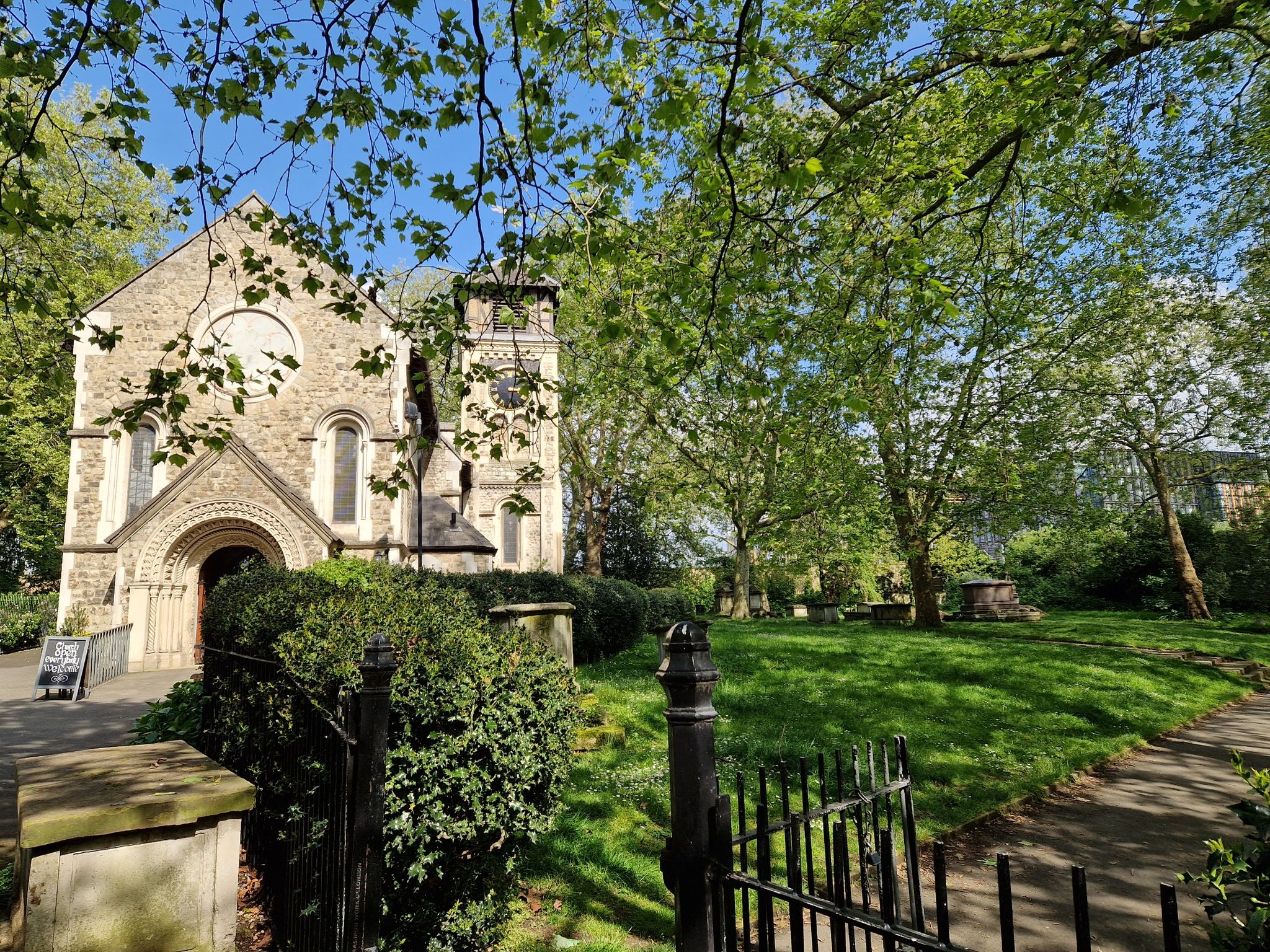 Quick detour to see St Pancras Old Church and Churchyard