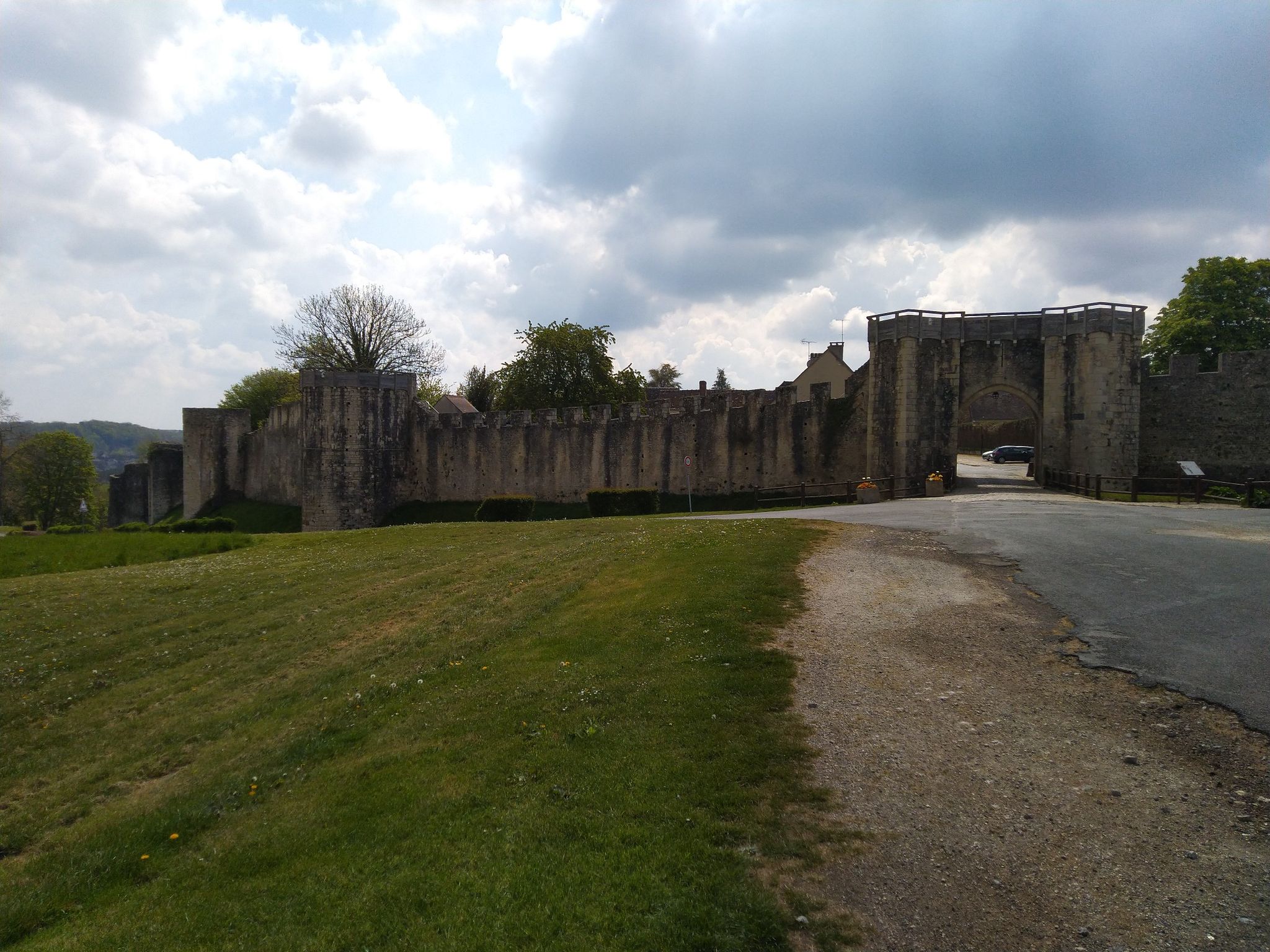 Provins fortifications (1)