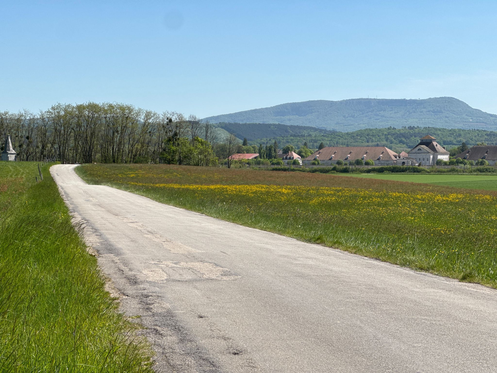 Blick auf die königlichen Salinen in Arc-et-Senans.