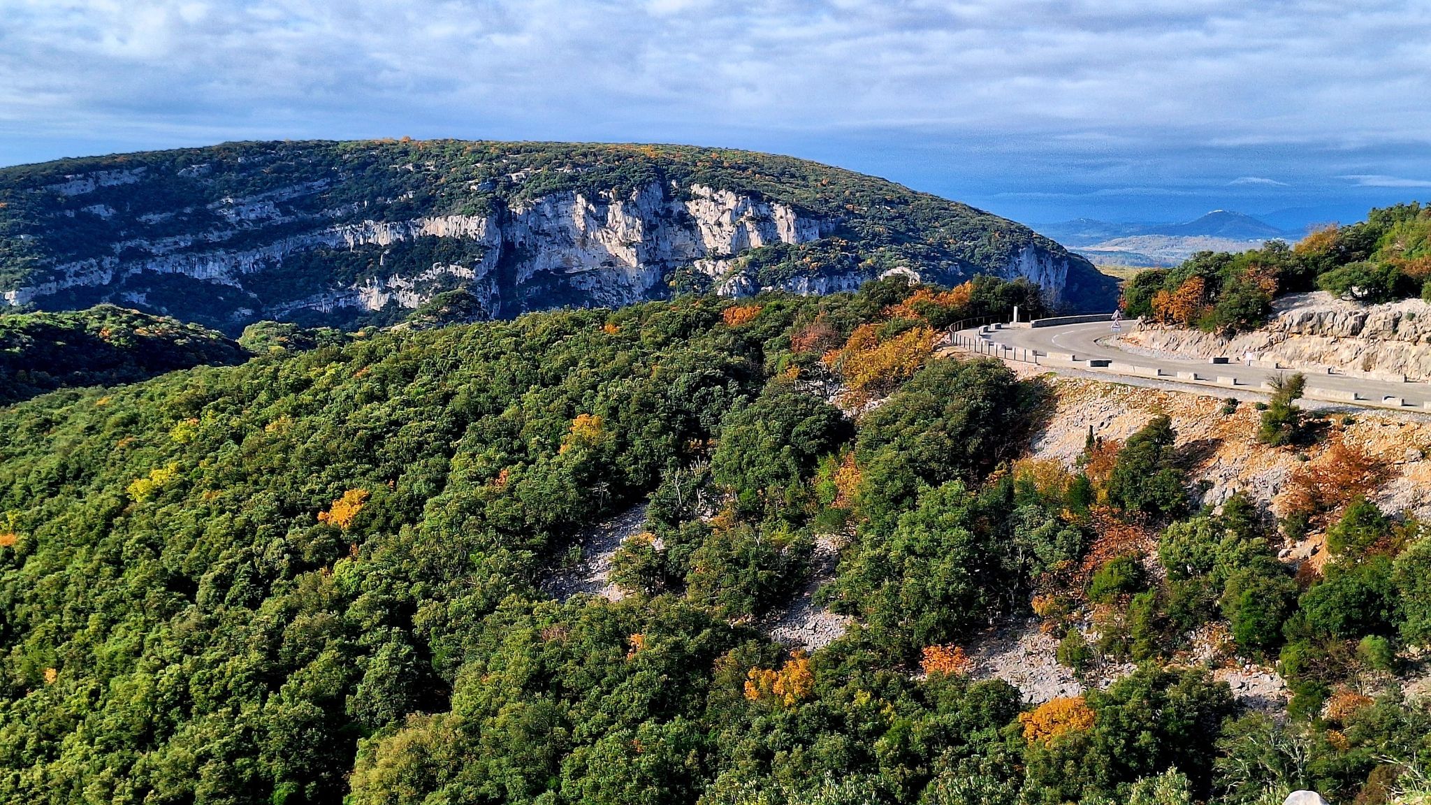 Vue sur Col de la Serre de Toure.