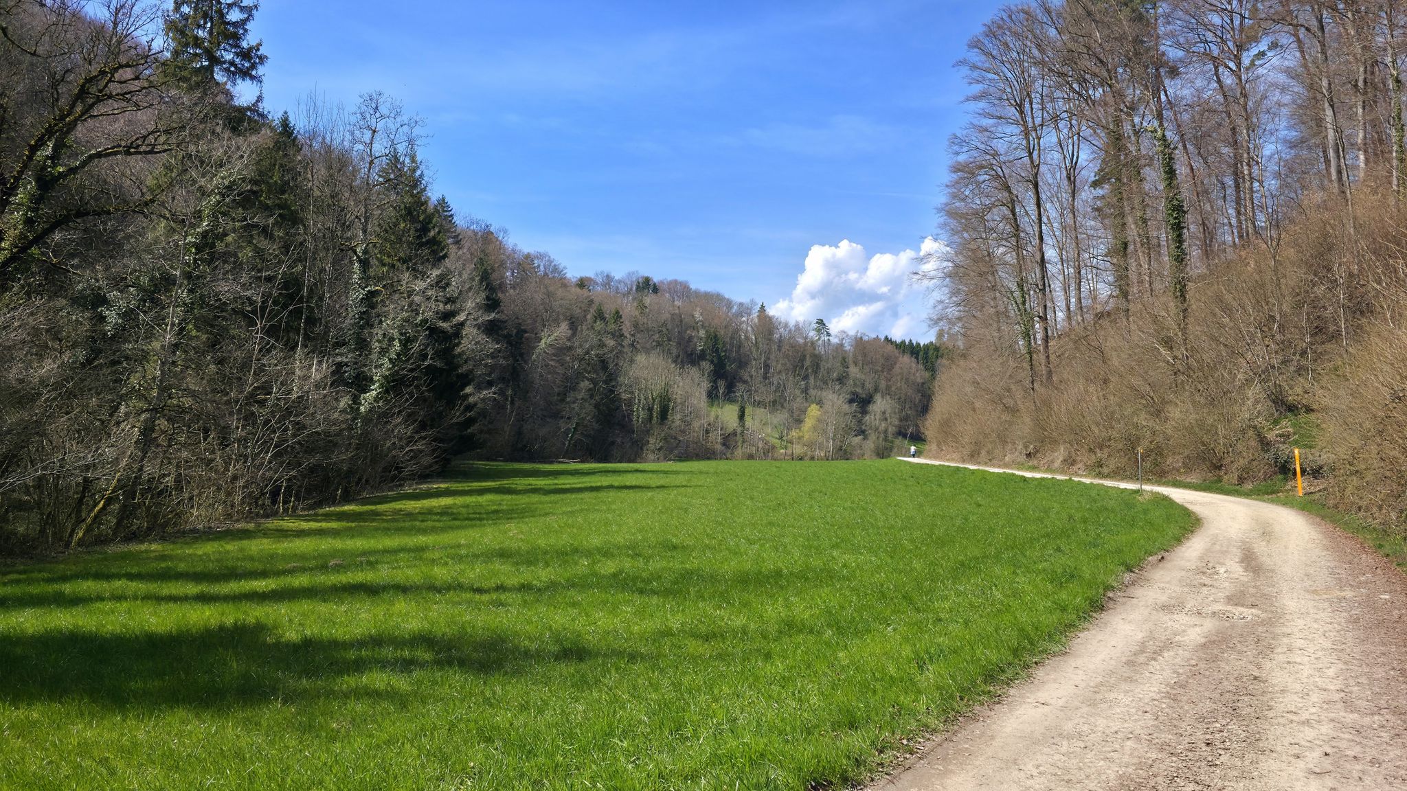 Weiter gehts durch den Talboden. Wer hätte das gedacht, dass ihn sich schon die alten Römer zu Nutzen machten.