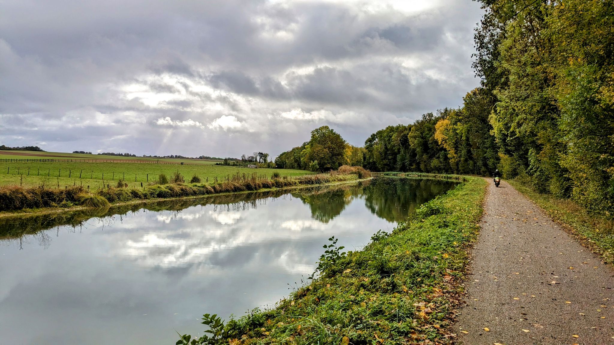 Heute ausschließlich wieder auf bestem Radlweg am 243 km langen "Canal de Bourgogne" unterwegs 🥰