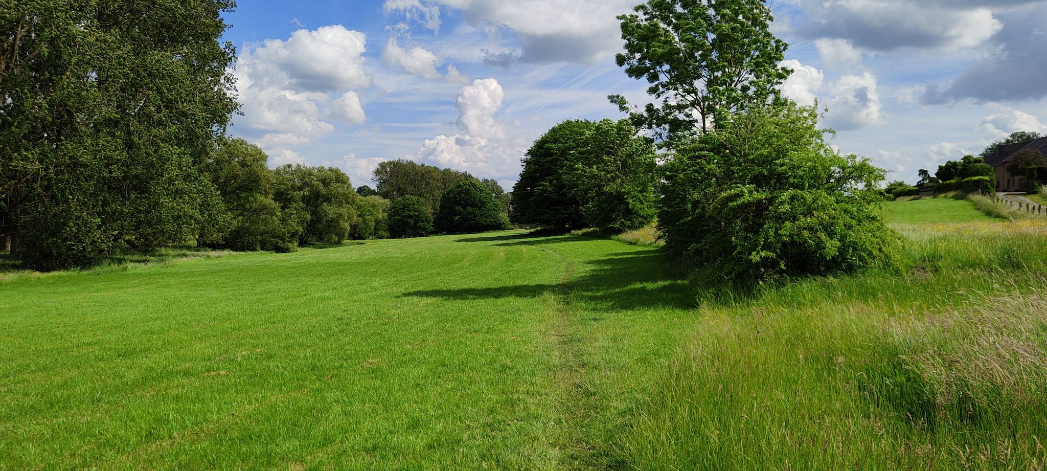 Dwars door het weiland richting Ayeneux