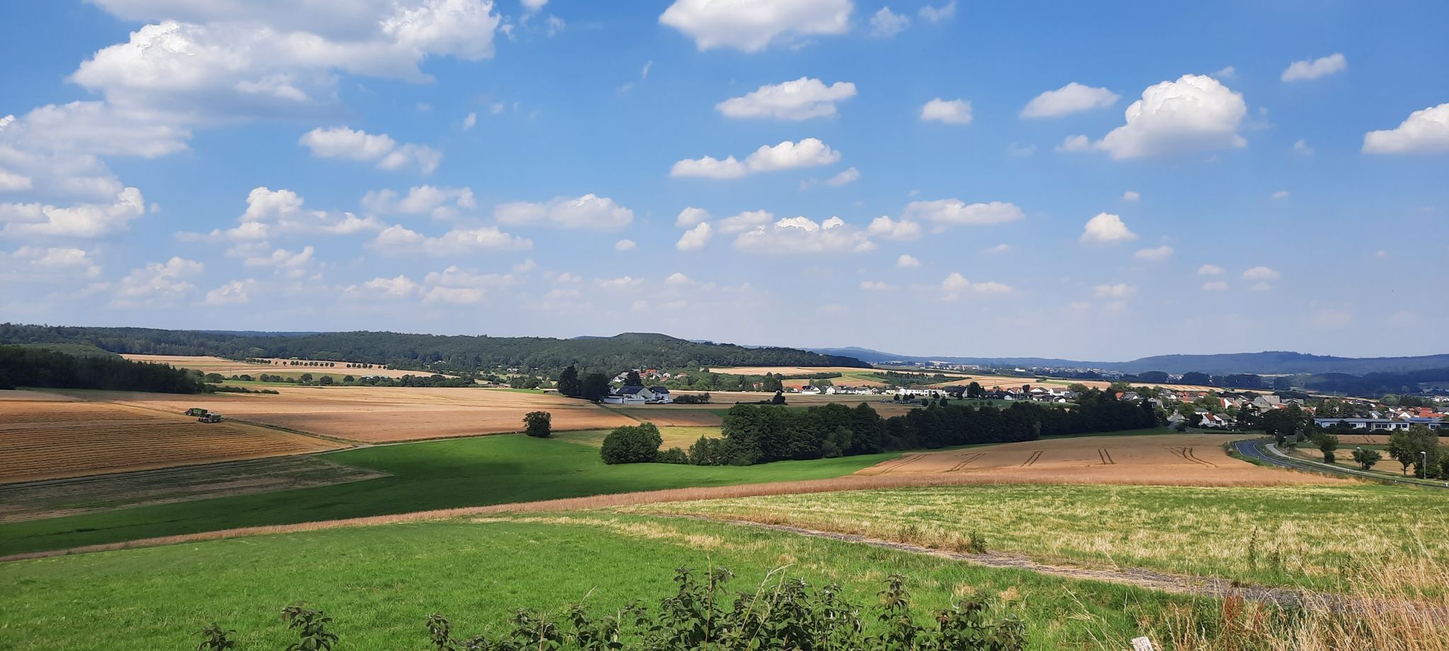Usinger Becken mit Häuserbach