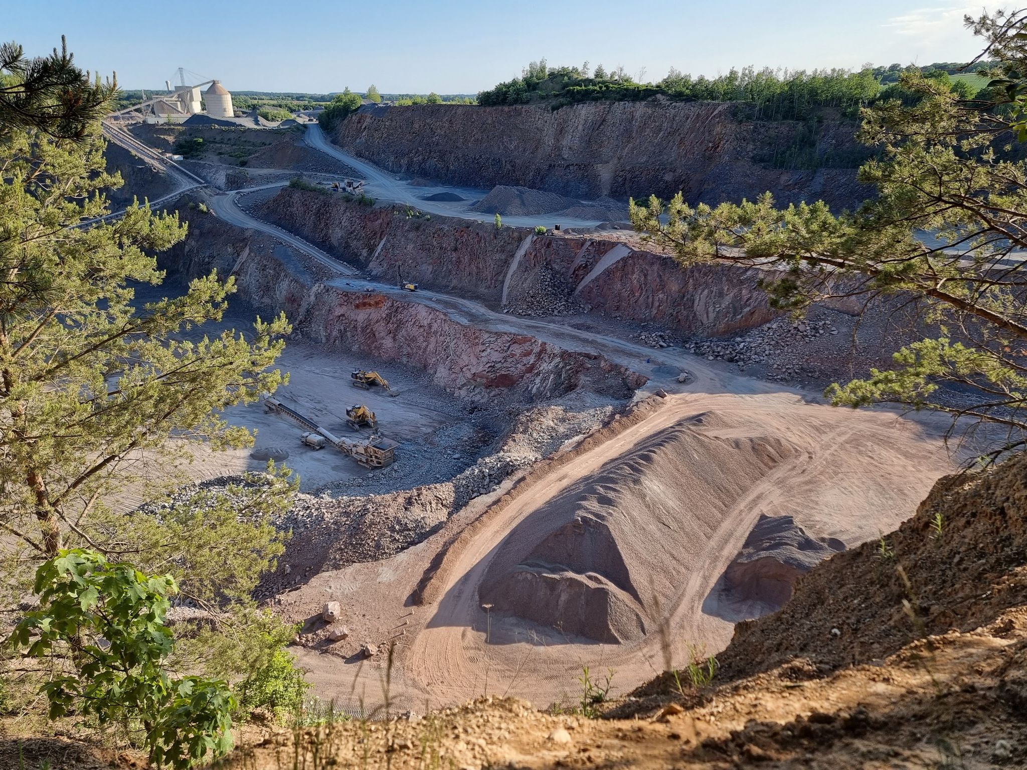 Blick auf das Innere des Steinbruchs