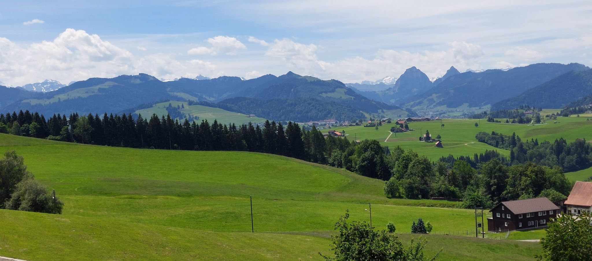 Blick Rtg. Einsiedeln und beide Mythen