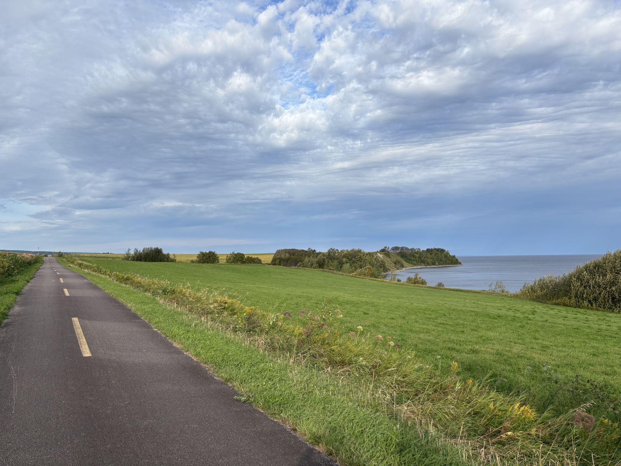 Typical trail scene along Lac St. Jean.