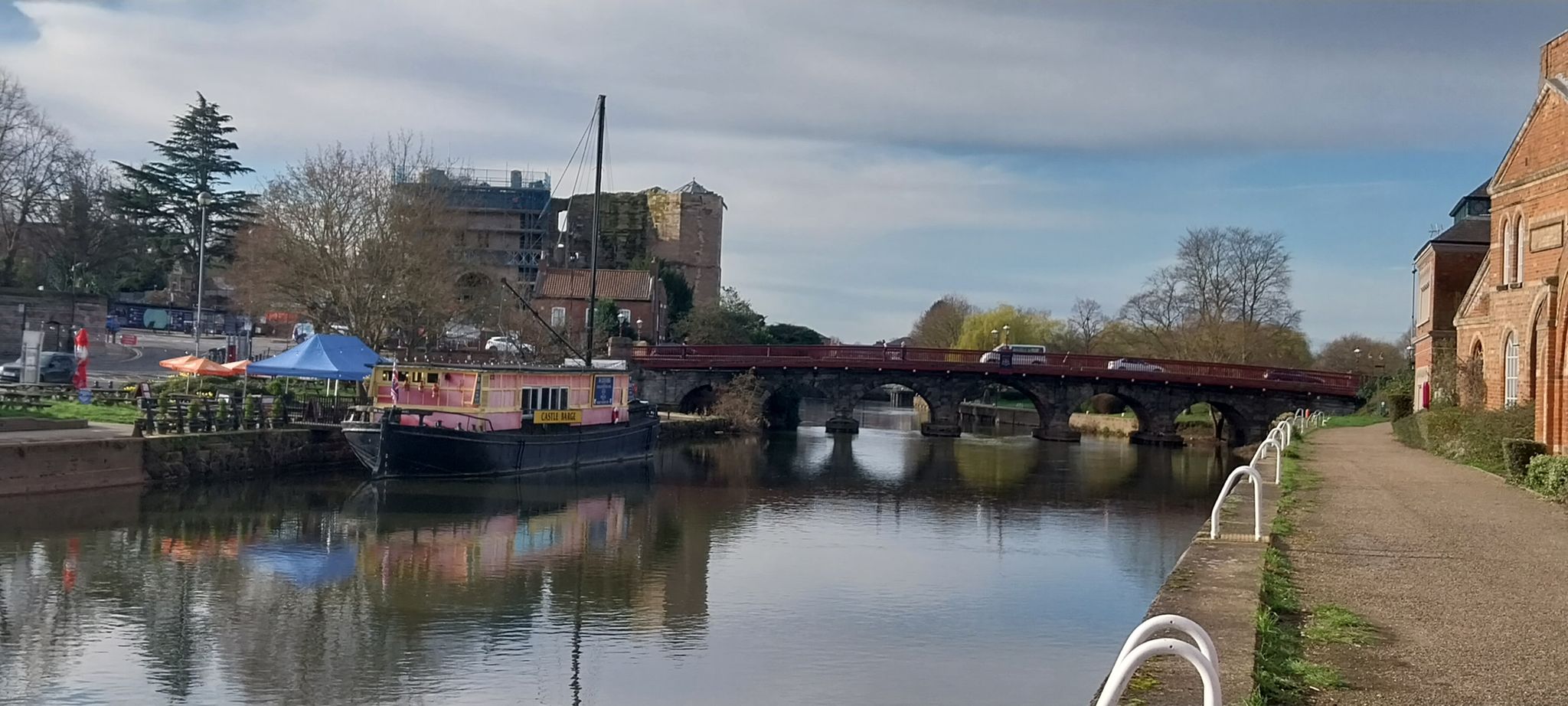 Castle Barge Pub