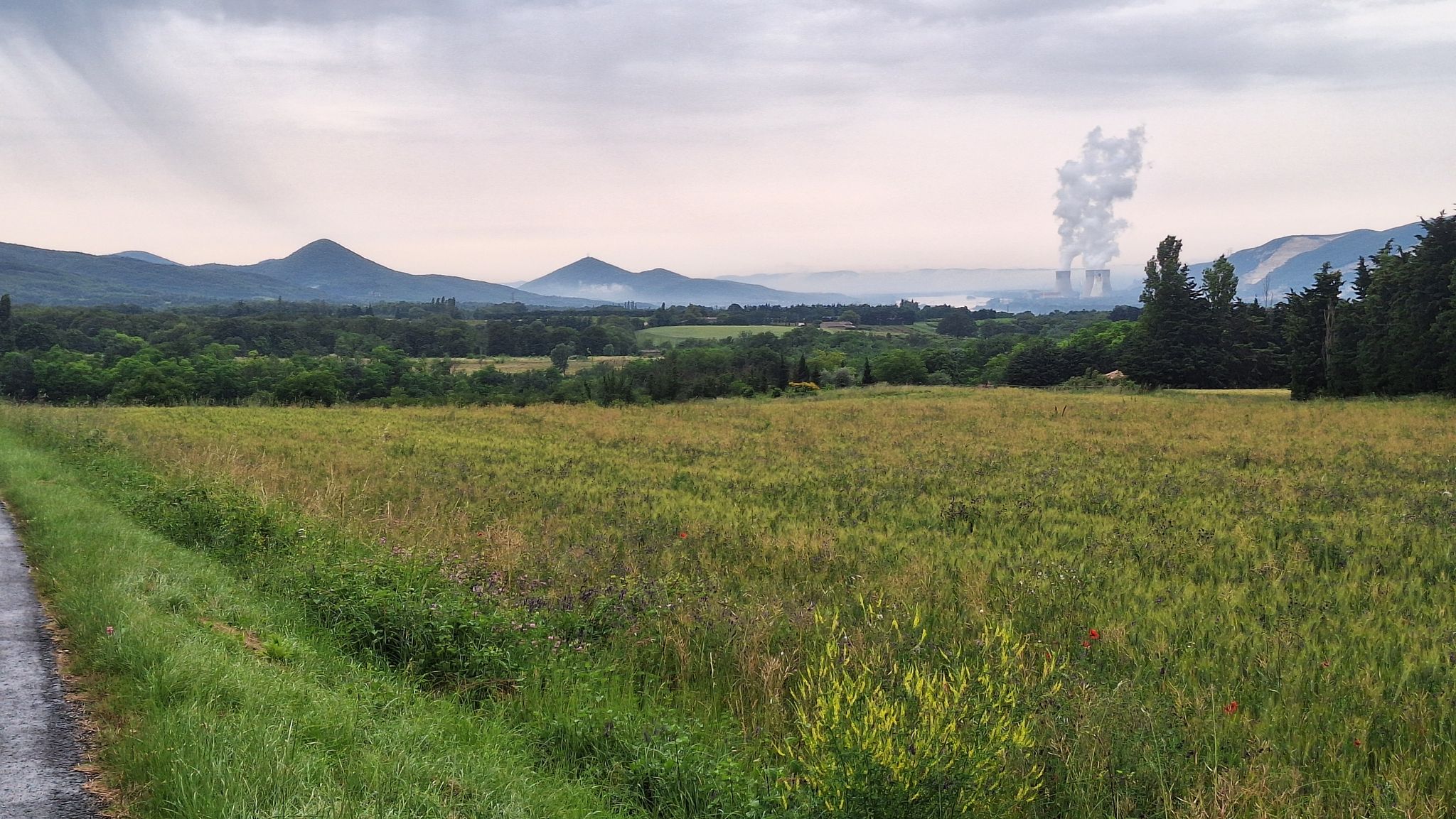 Vue sur la vallée du Rhône depuis la commune de Cliousclat.