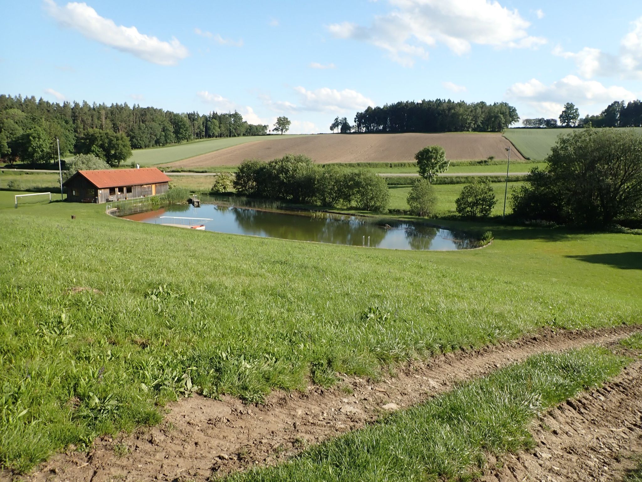 Freizeitanlage Brunn am Wald. Bald wird der Badeteich bevölkert sein
