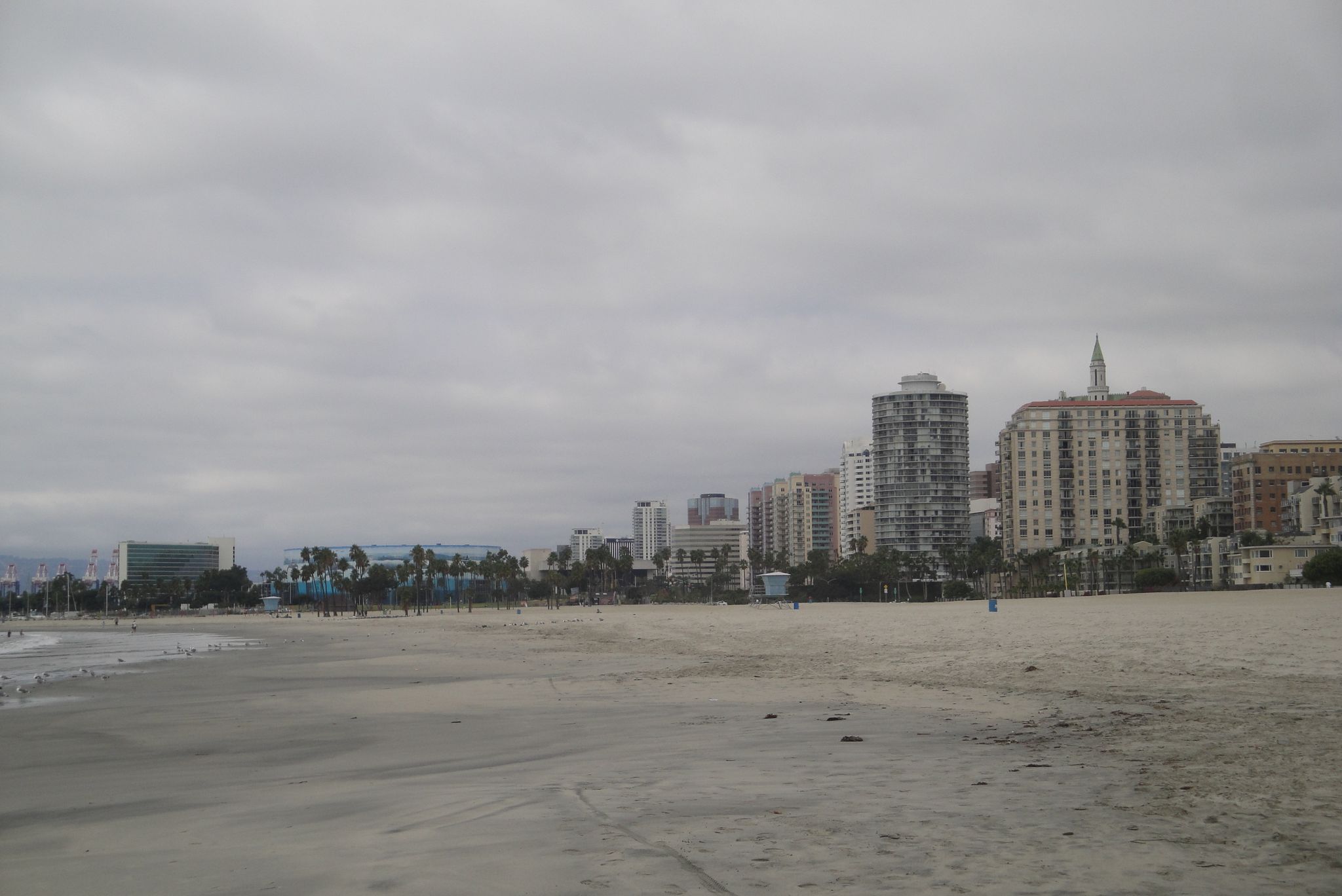 Overcast day on a wide sandy beach with a distant city skyline. - Beautiful Beach Bike Path – Long Beach City Beach loop from Naples Islands