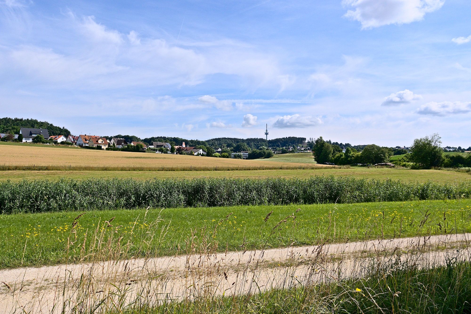 Blick nach Bonstetten und zum Fernmeldeturm Heretsried