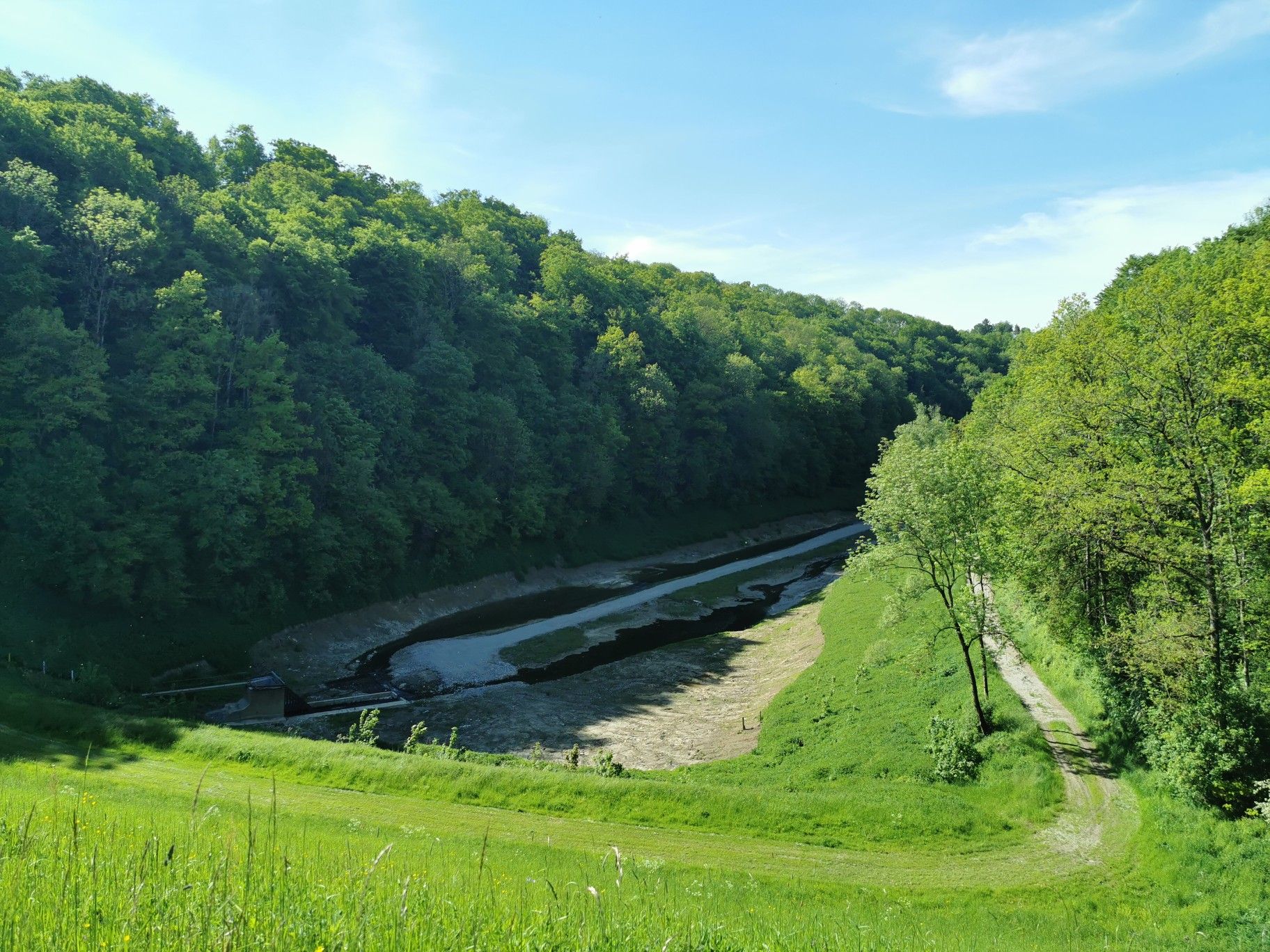Blick auf das Rückhaltebecken