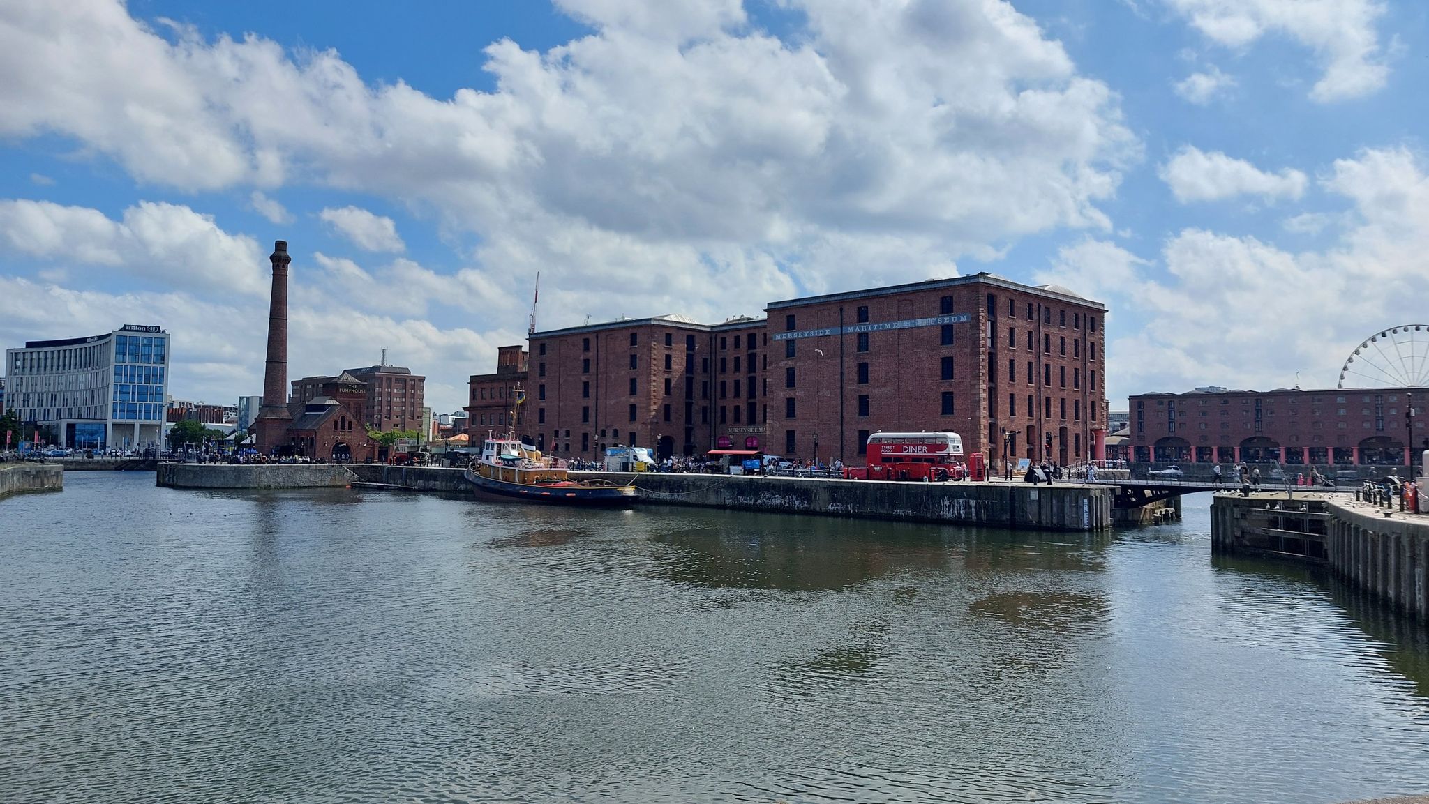 Albert Dock - ein Komplex aus Dockgebäuden und Lagerhäusern