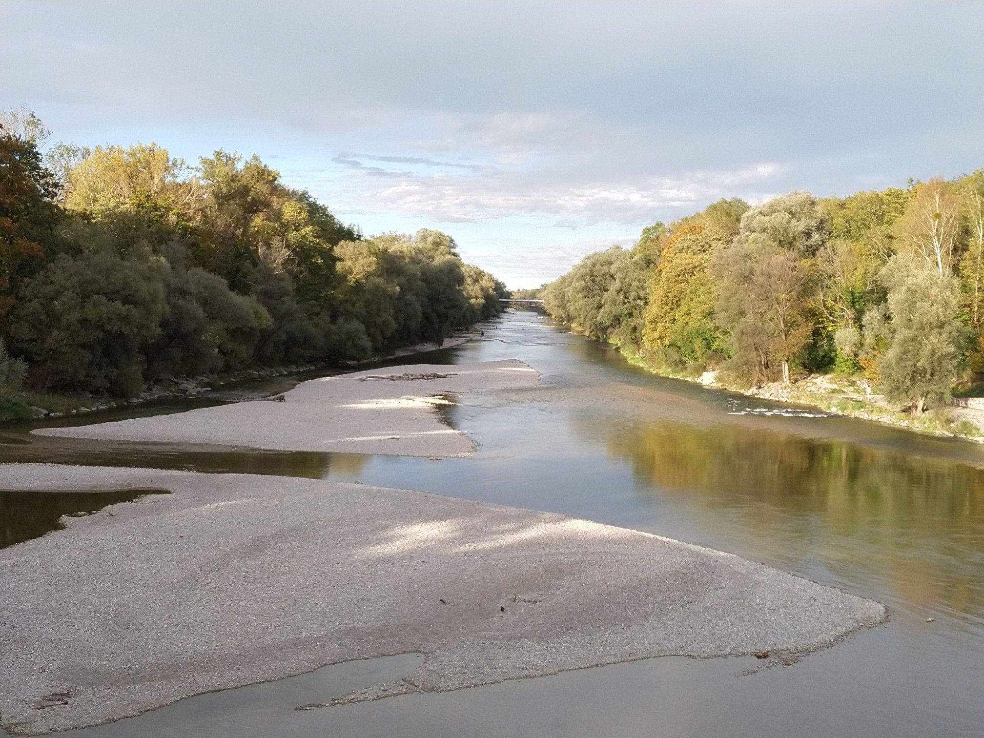 Blick Isarabwärts zur St. Emmeram Brücke