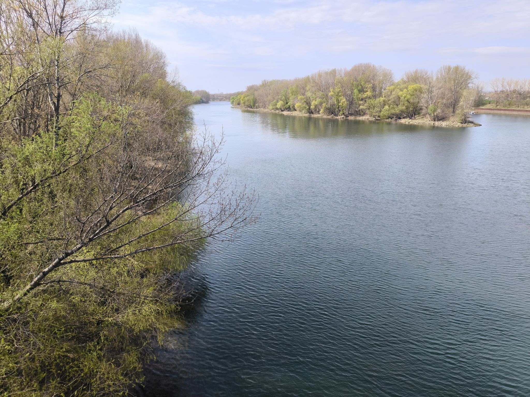Fluss Nitra mit Aulandschaft