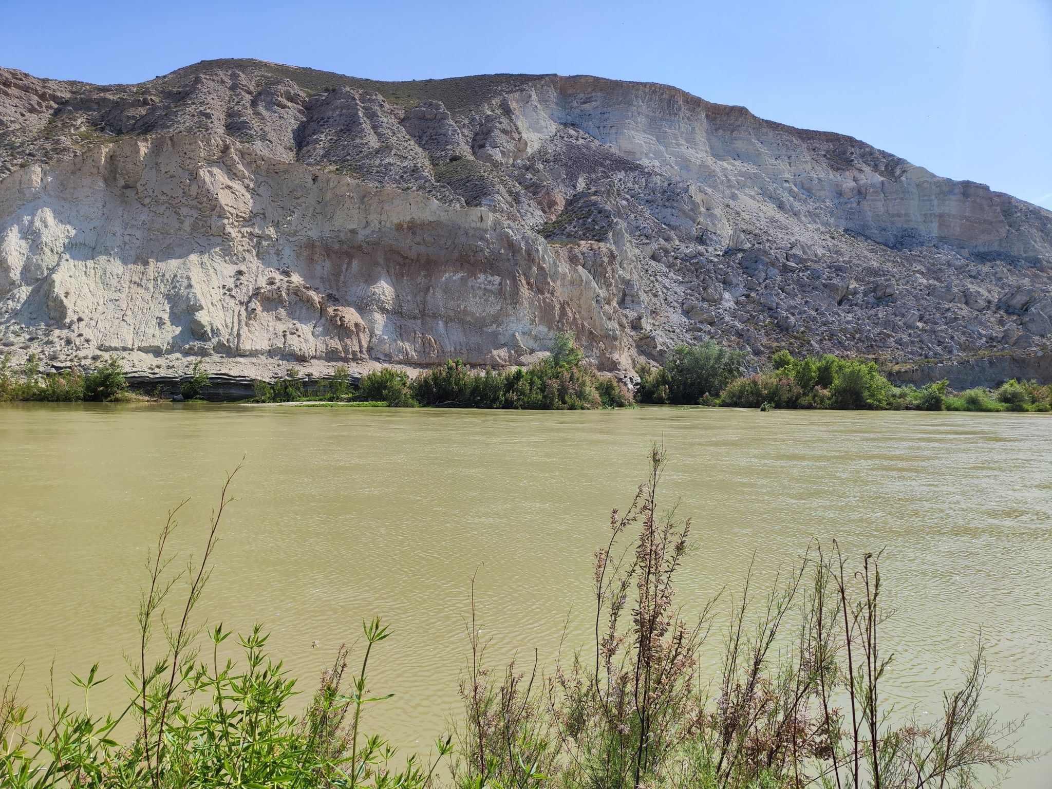 Espectacular vista del Ebro discurriendo mansamente camino de Zaragoza