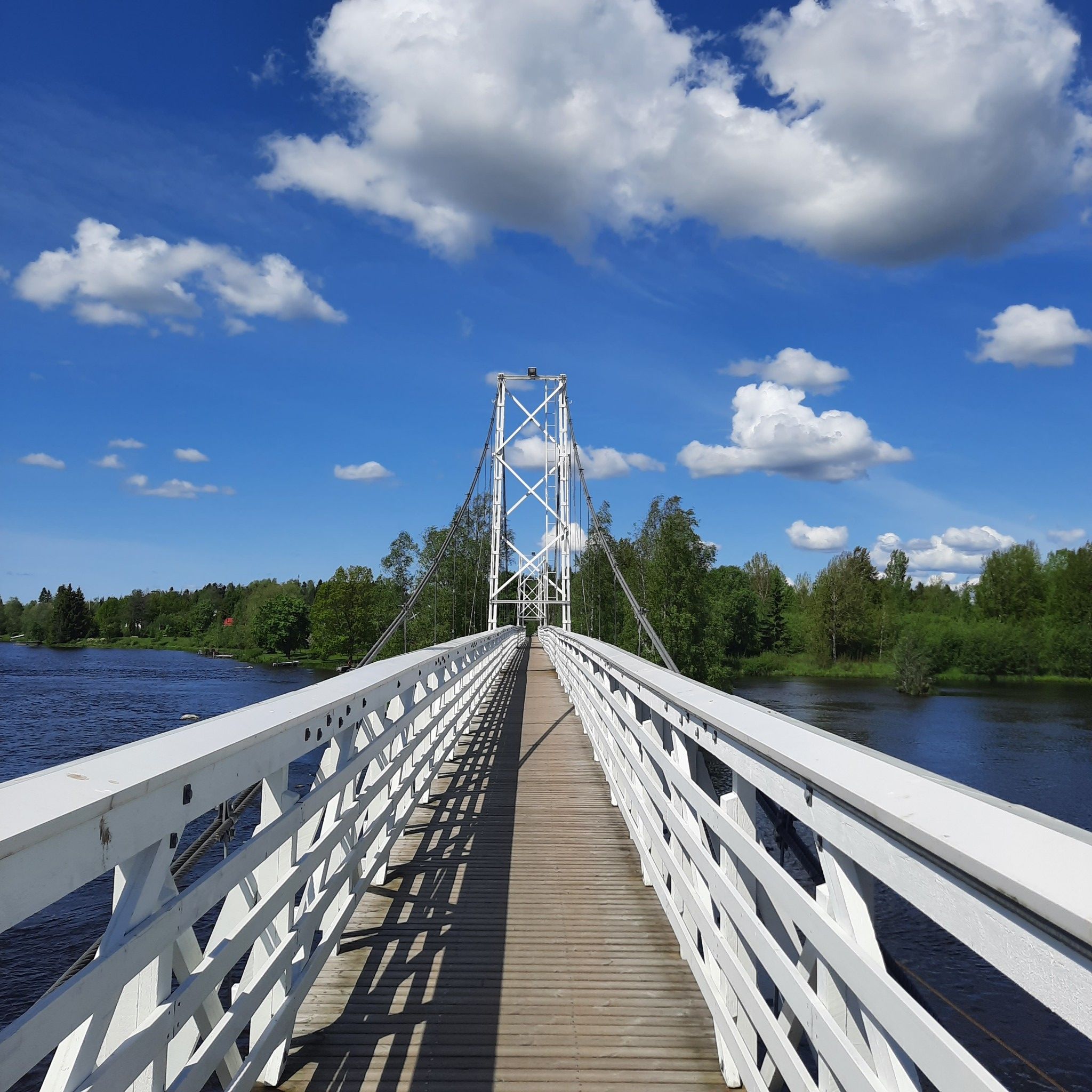 Holzbrücke über den Kokemäki Fluss