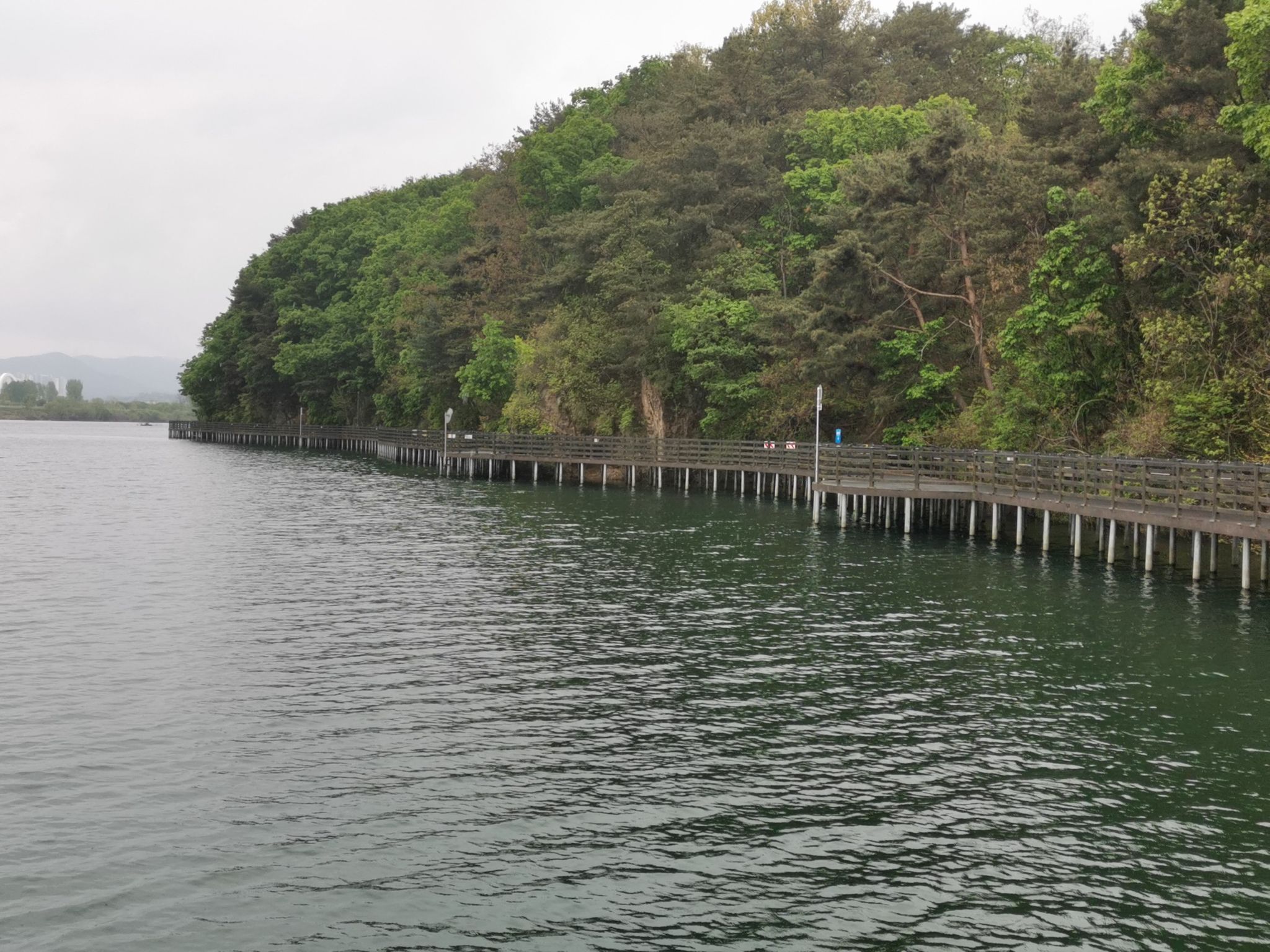 Radweg im See