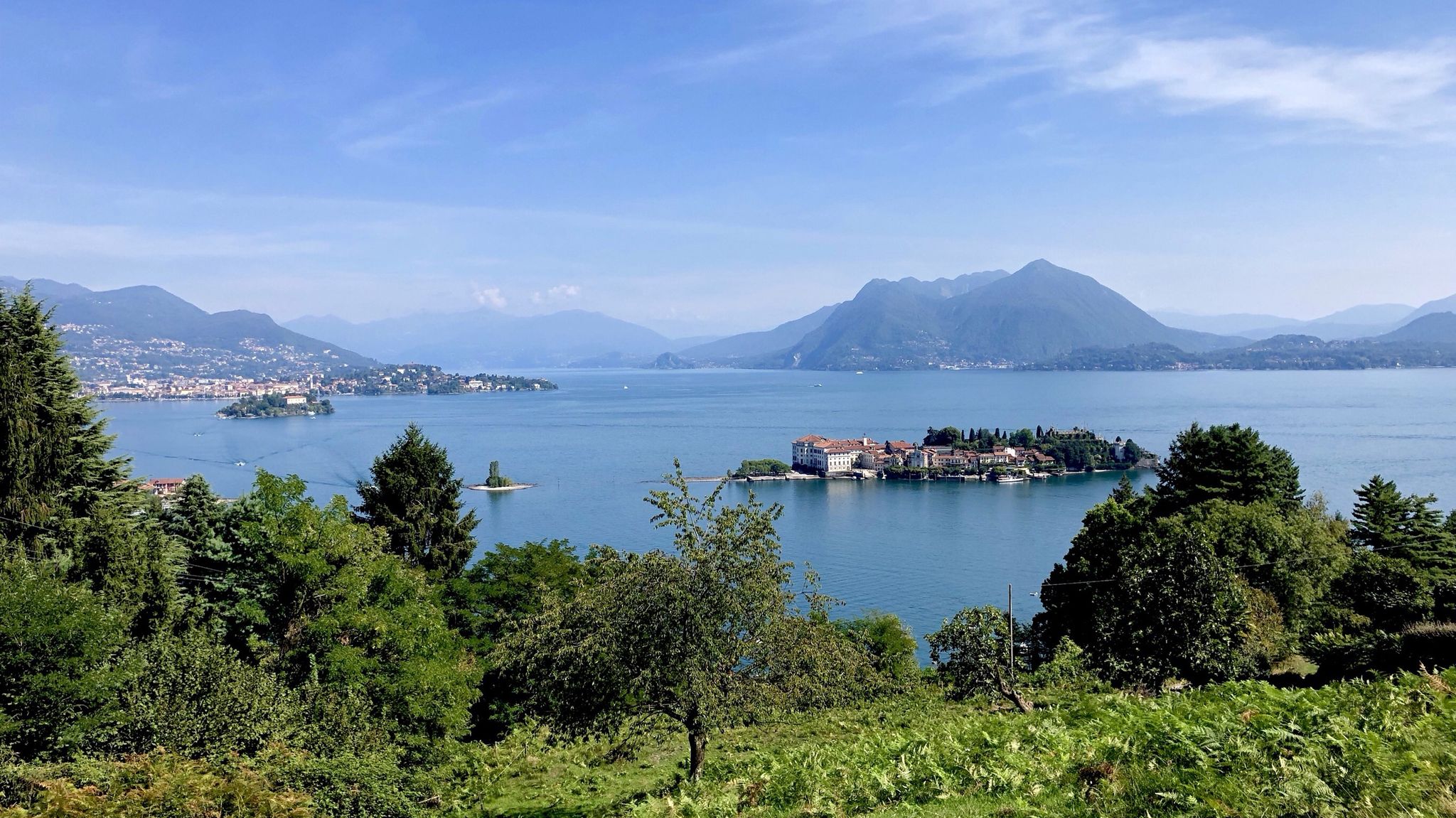 Lago Maggiore, vorn die Insel Isola Bella
