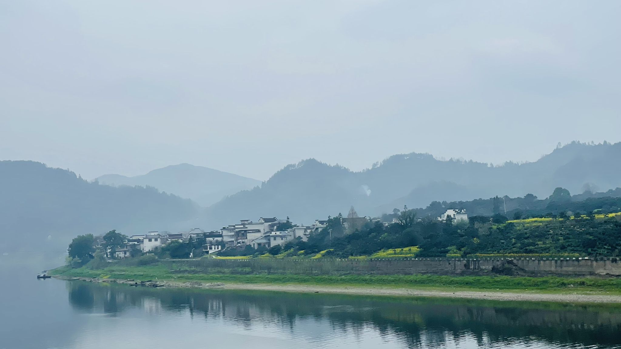 Along the Xi'An River in Anhui, near Huizhou
