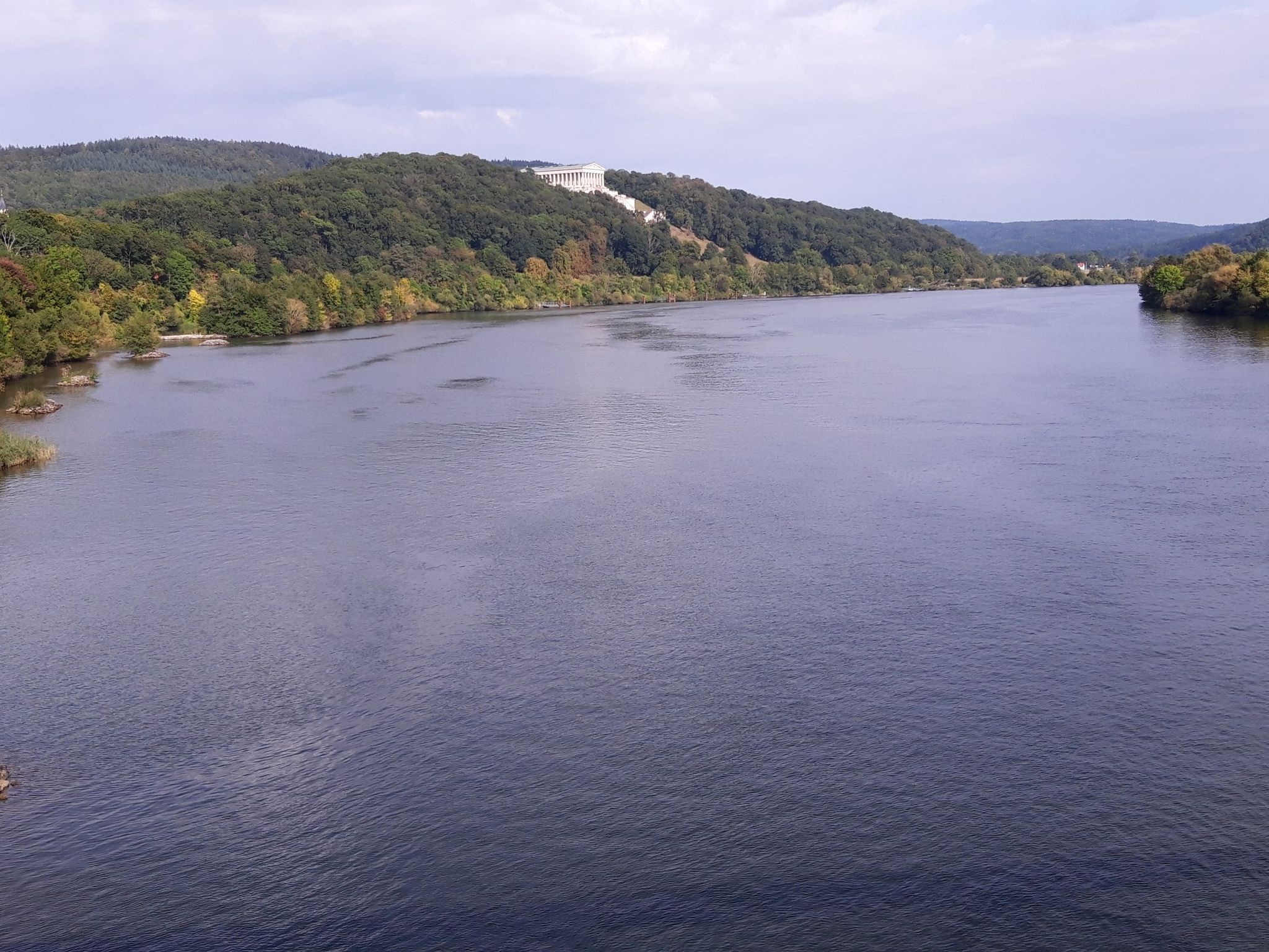 blick vo Donaubrücke Donaustauf auf die Walhalla 