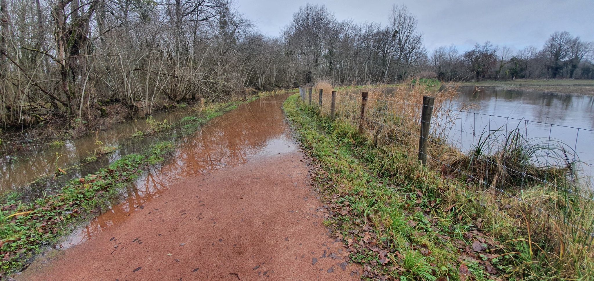 passage inondable pour éviter les pieds mouillés monter sur le grillage