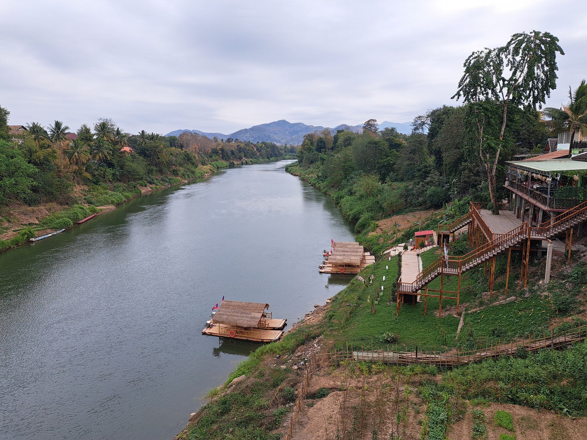 Blick auf den Nam Khan River