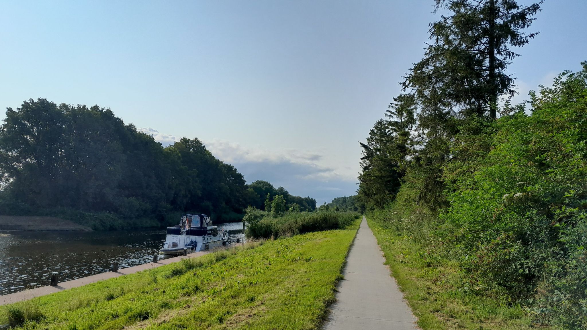 Fietspad langs de Larservaart