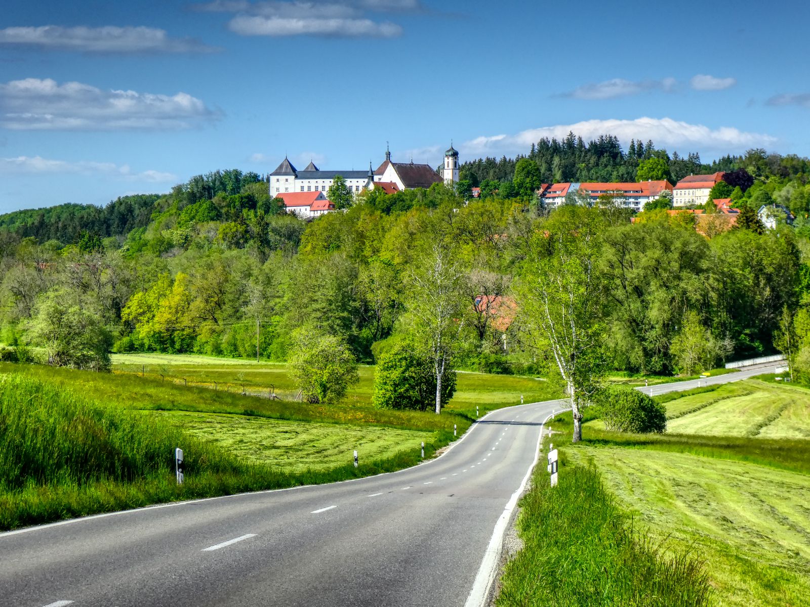 Schloss und Pfarrkirche Wolfegg