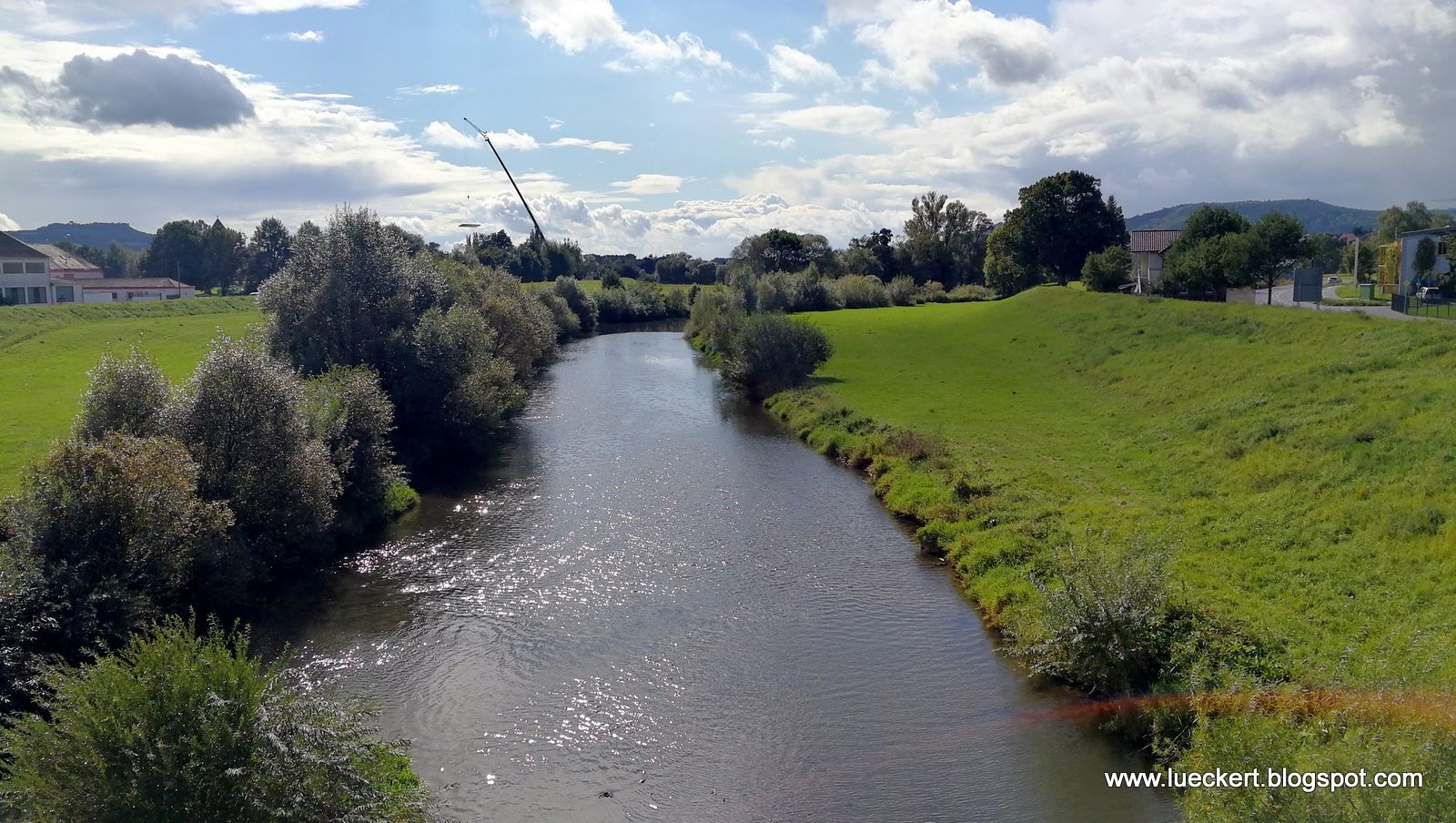 Blick nach auf den Main (hinten rechts die Köstener Strasse)