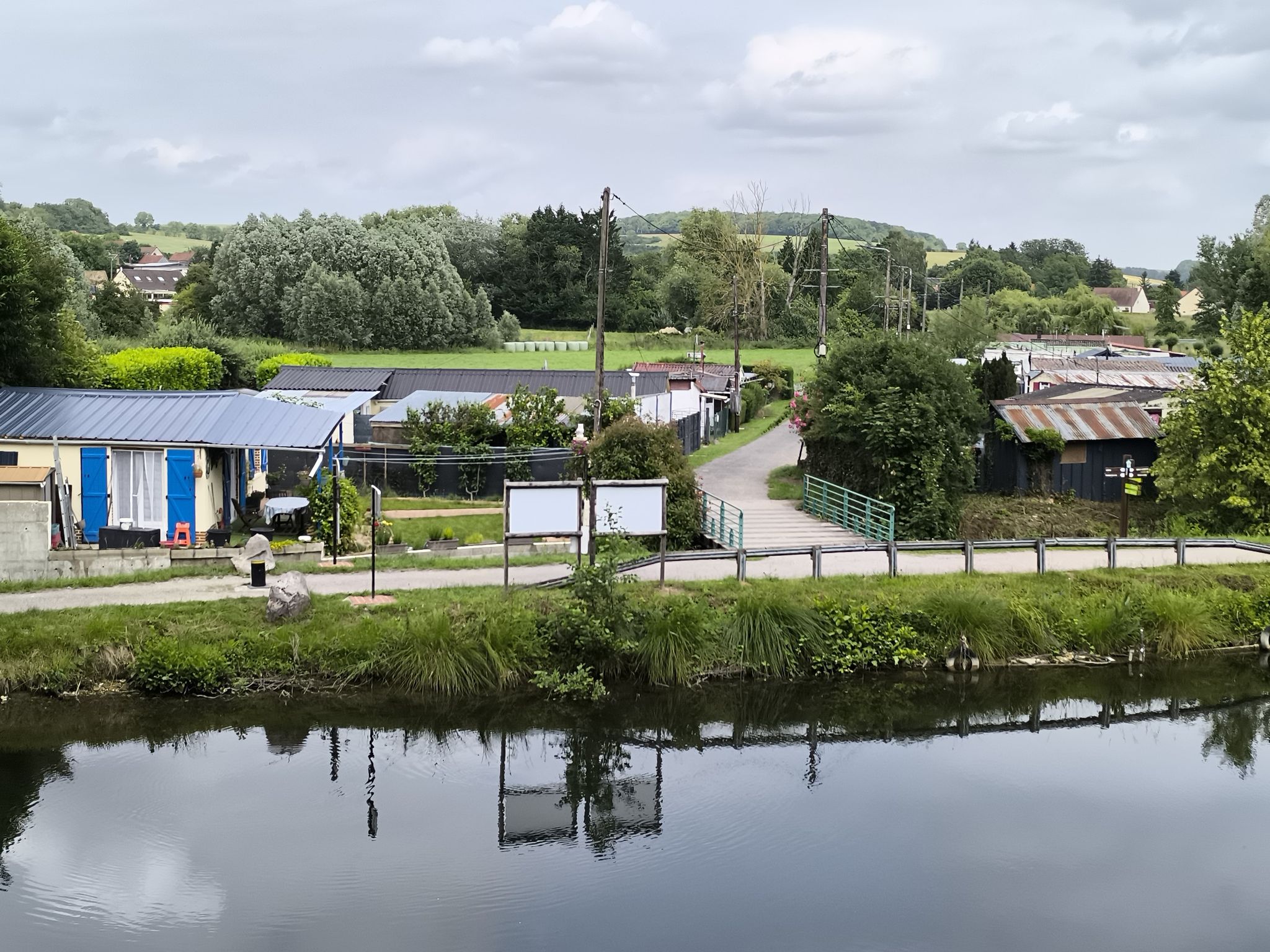 Vaire sous Corbie cabanes près de la Somme