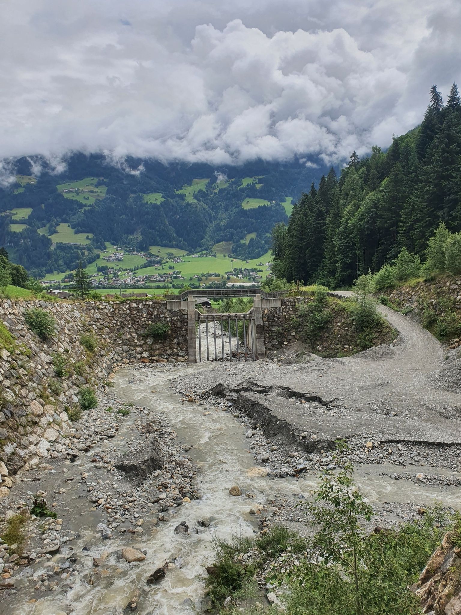Geröll Rückhaltebecken